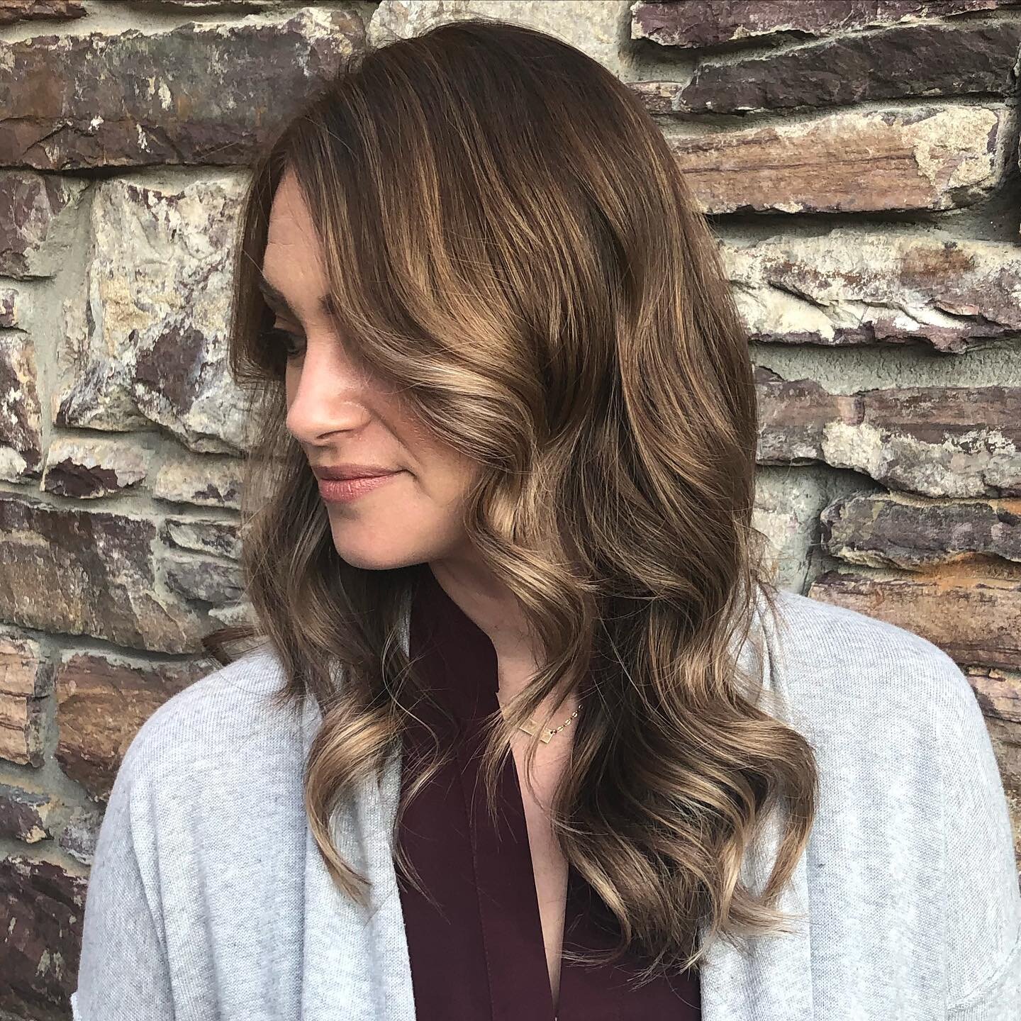Just a little balayage and foil combo on this lovely human.
.
.
.
.
.
.
.
@sequoiasalonvt #balayagehighlights #balayageandfoils #balayageandbabylights #winterblonde  #winterbrunette #burlingtonvermonthairstylist #vermonthairstylist #vermonthair #btvh