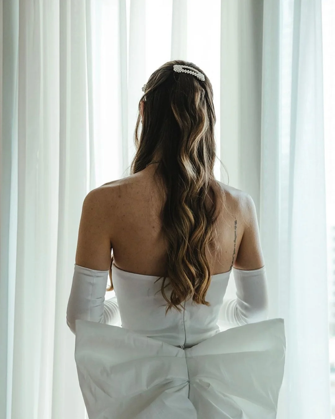 lucie expert @jessicawrighthair styled this soft half-up bridal look with timeless texture and a touch of pearl detail
Jessica’s skills translate effortlessly into at-home luxury 🖤
Book her directly to your door via the lucie app.
#londonha