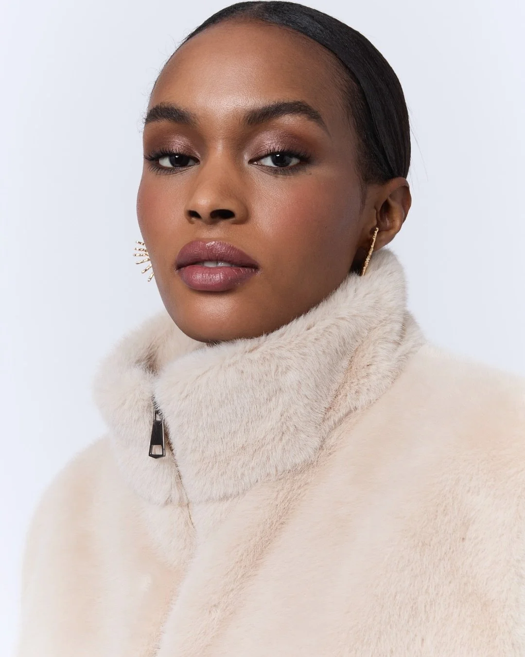 Now live in Paris: lucie is officially available for bookings 🖤

Among the first to join our Paris offering is @antoine.makeup - a trusted makeup artist with a refined touch and years of experience working with leading names like Louis Vuitton, Arma