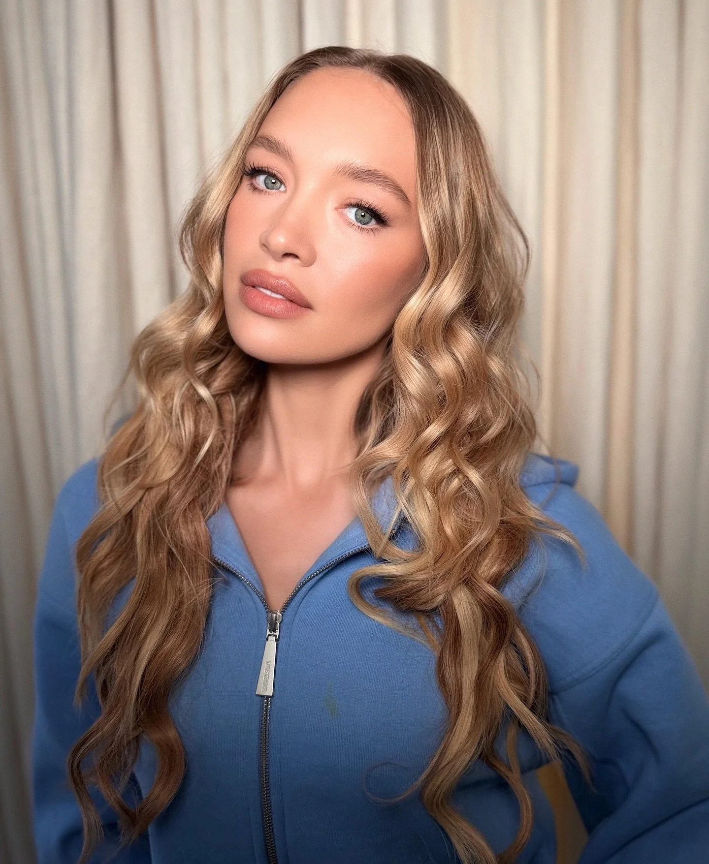 That signature glow ✨ created by none other than @by_yuliyajoyce - celebrity makeup artist with a soft glam style loved by the likes of Maya Jama, Tina Kunakey and Camila Cabello.

Known for her natural finish and red-carpet expertise, Yu knows how t