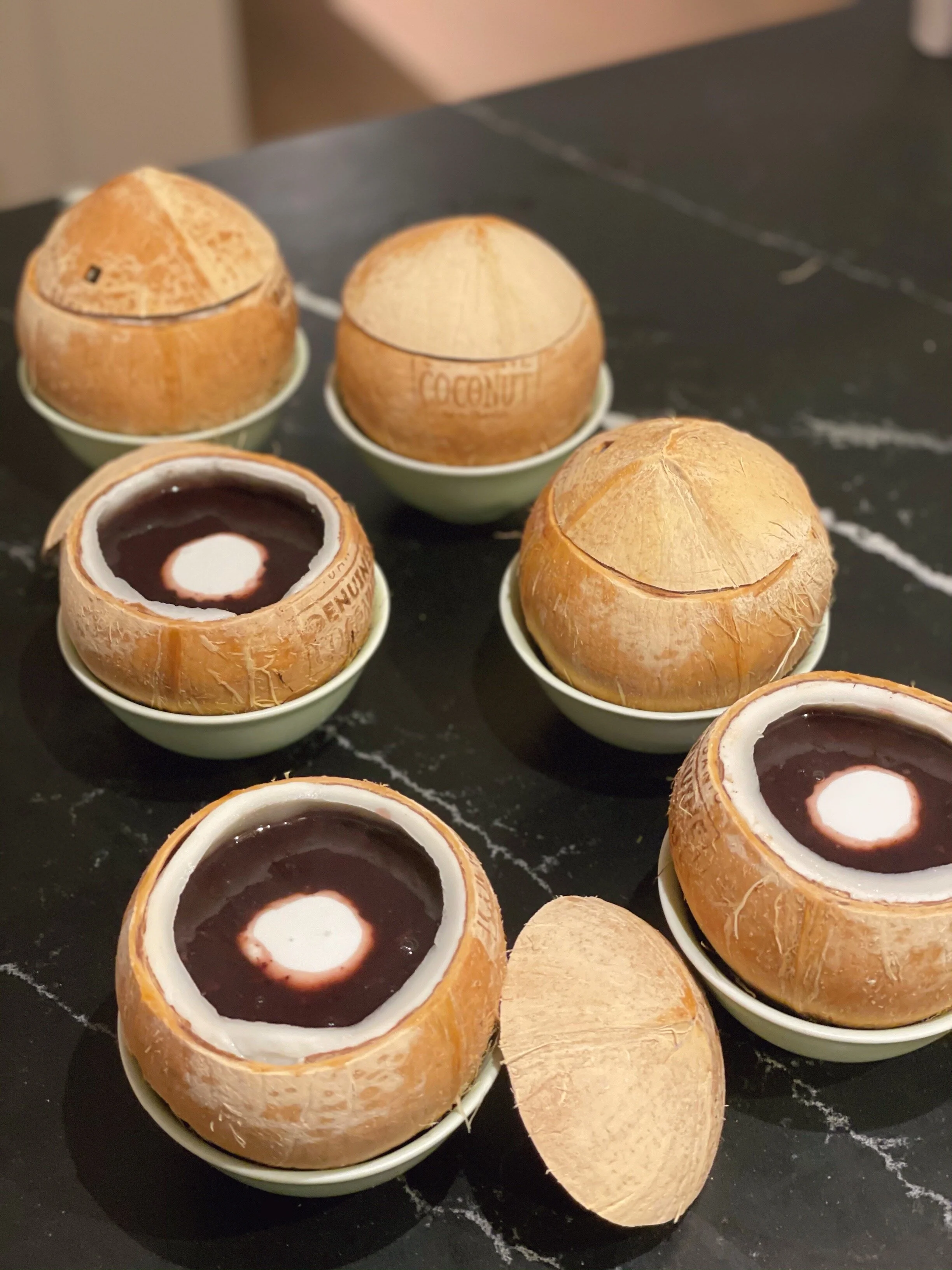 Sweet Black Glutinous Rice Soup in a Whole Coconut&nbsp;原盅泰国香椰黑糯米糖水£18/coconut&nbsp;