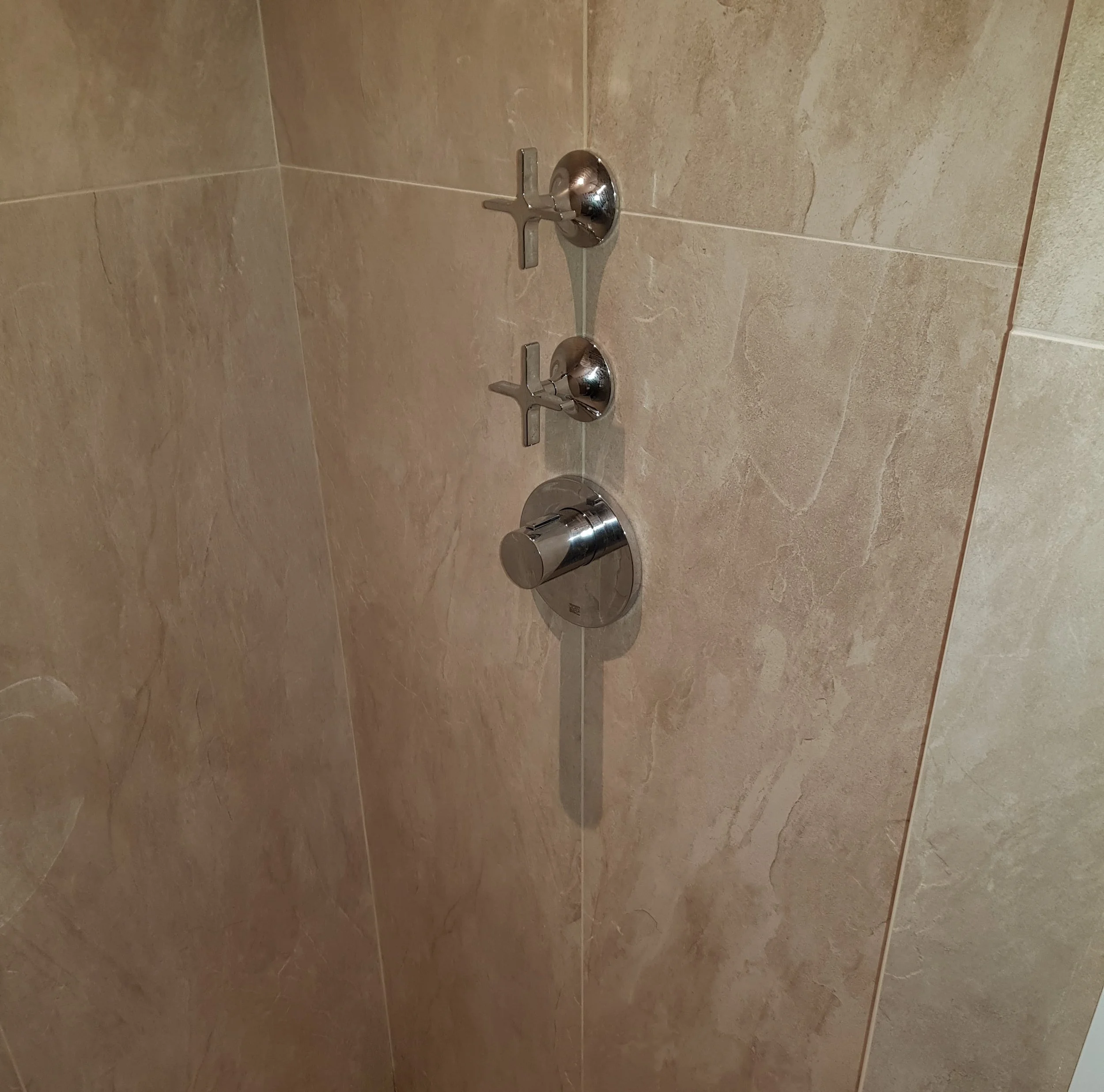 En-Suite Shower 2.jpg