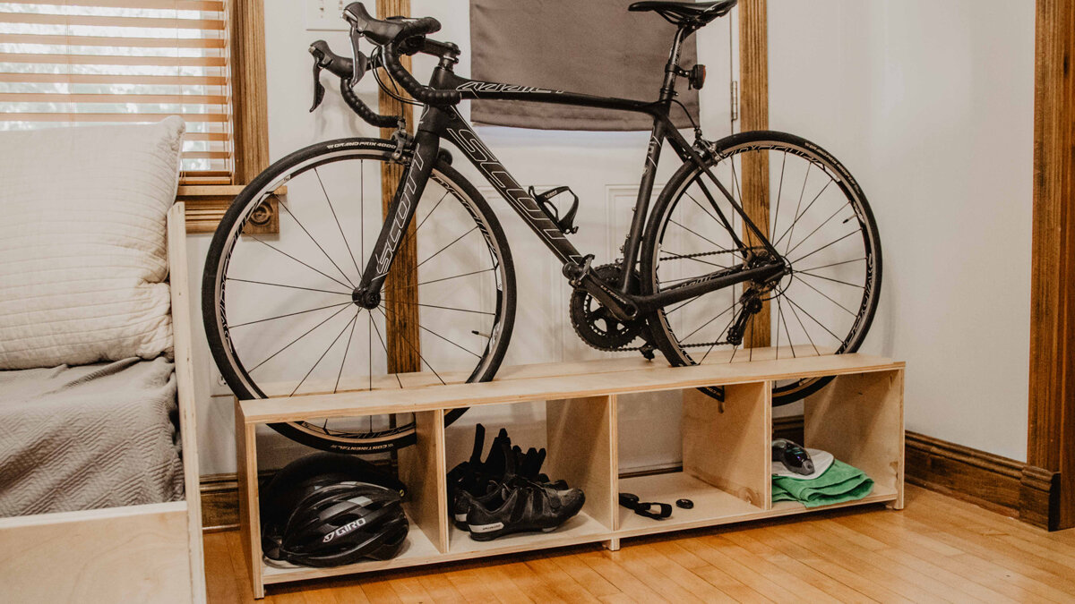 用 1 張膠合板 DIY 自行車架！