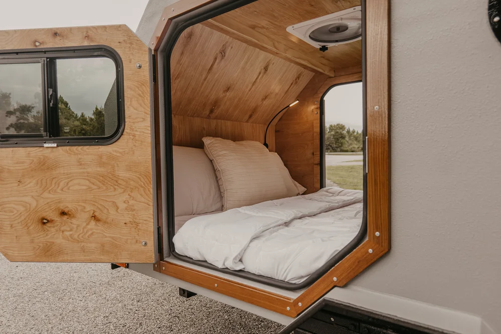 fs-ep267-campering-in-camper-PP1111562.jpg