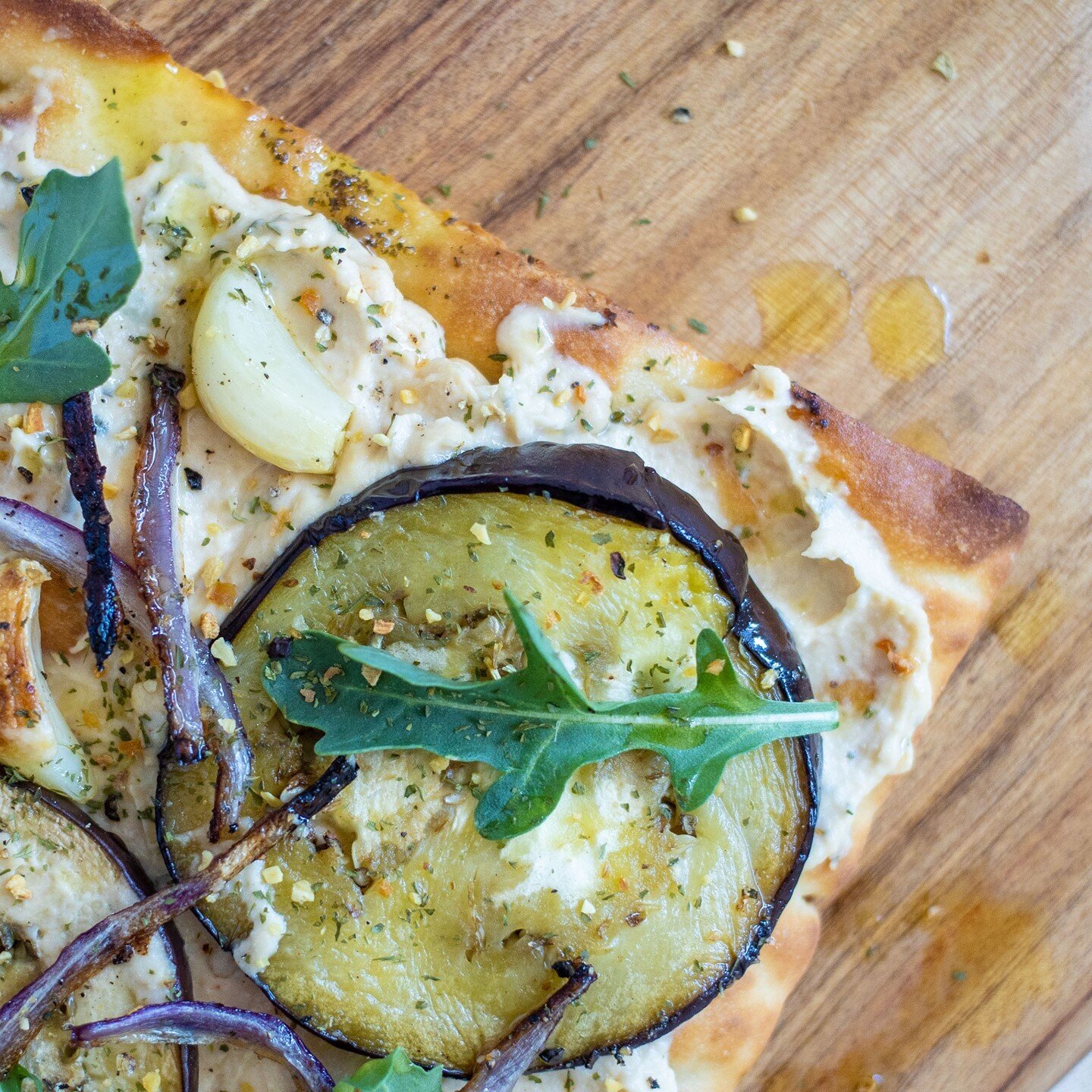 Need some new ideas for pizza night? Instead of your typical pepperoni pie, mix it up with a Mediterranean Flatbread Pizza! 🍆

To achieve that soft, yet crispy texture of flatbread, press out your dough a bit thinner than you would for traditional p