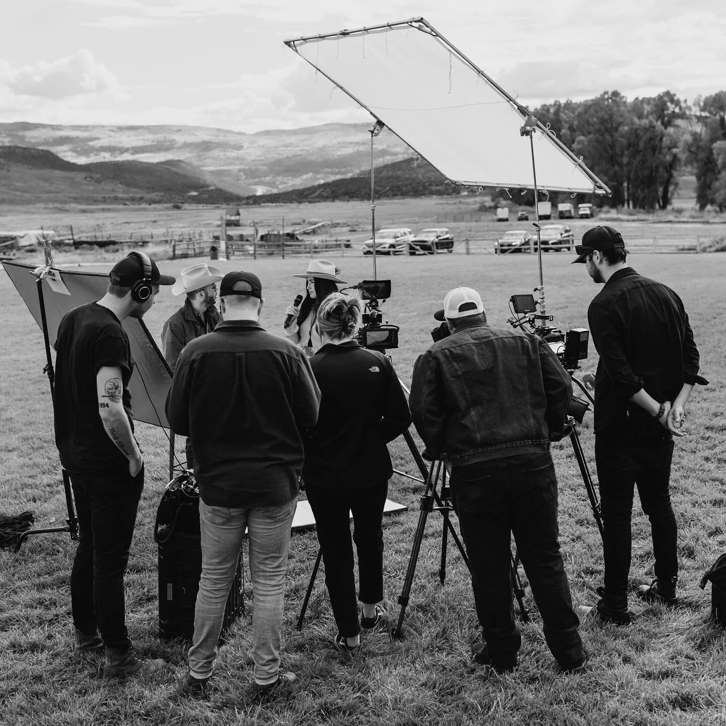 🍁Beaver Creek, CO // @liveinthevineyard
Our team spent a beautiful fall weekend in Beaver Creek filming with some of the most talented artists in Country Music. 
📸: @ryanwaneka 
#liveinthevineyard #countrymusic #beavercreek #coloradofilm #videop