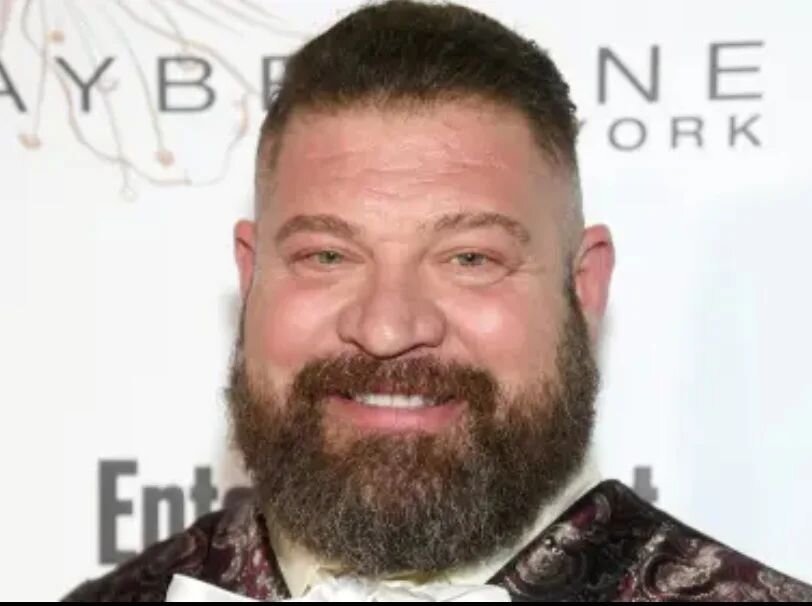 Rest in peace Brad. You always had such a positive energy about you on set (COMPLETELY opposite from Henke - handled it like a pro). Condolences to you and your loved ones gentle giant 🙏🏿❤✈️ #oitnbfamily