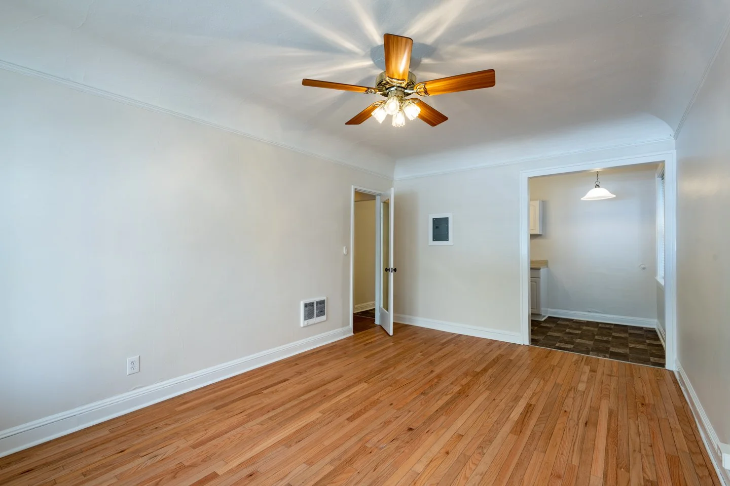 101 Living Room.jpg
