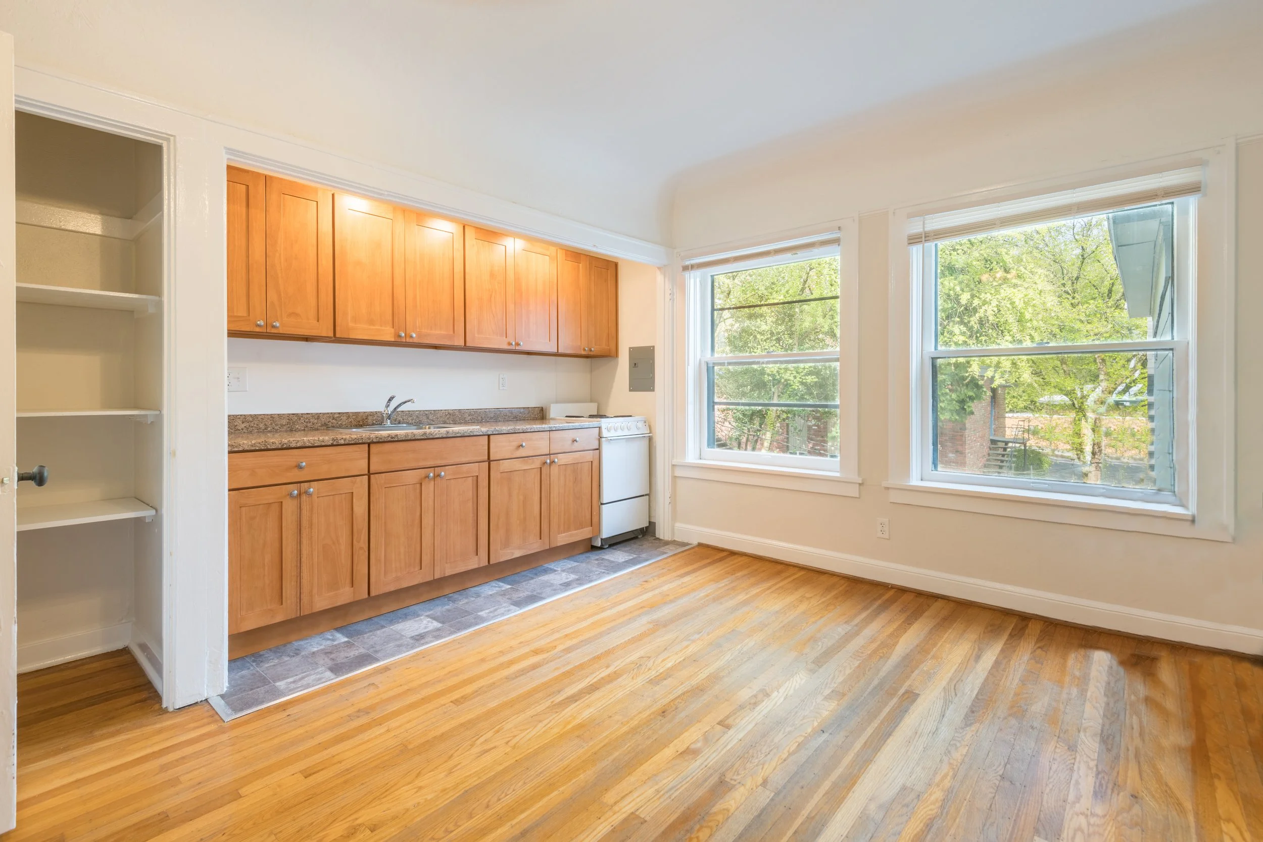 306 Kitchen.jpg