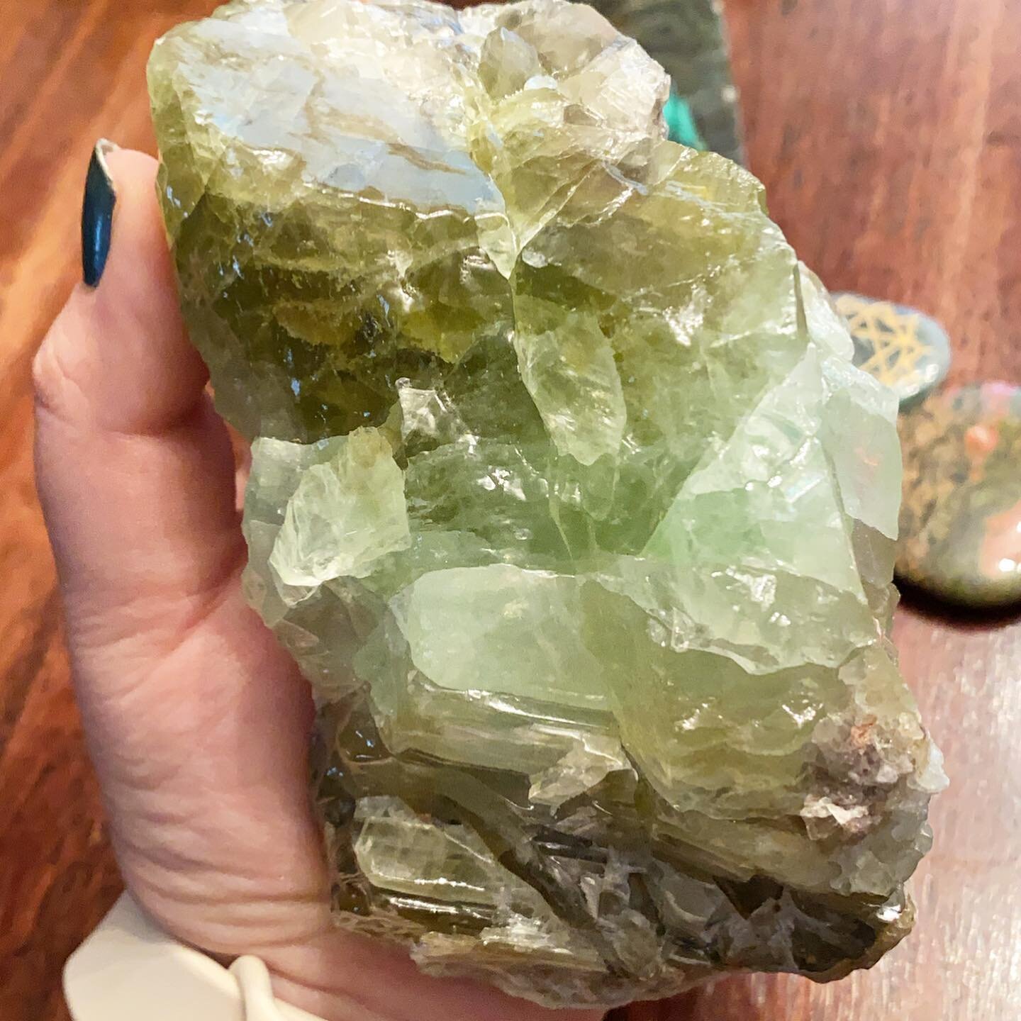 Happy St. Patrick&rsquo;s day my friends! 🍀 I&rsquo;m celebrating by working with some of my favorite green crystals this morning! The color green resonated with the 💚 chakra, green calcite is well known for helping you get to know thy self. Malach