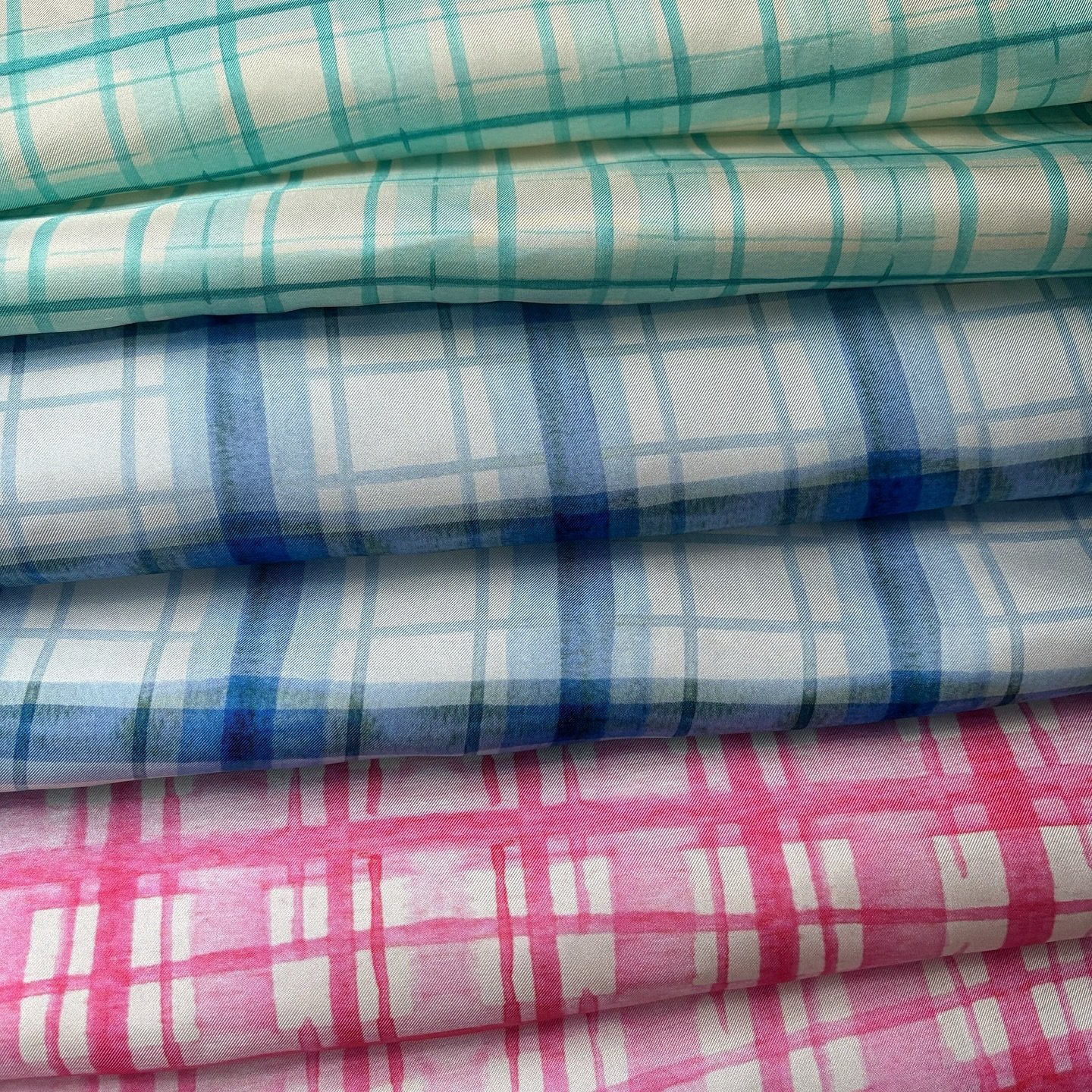 pretty plaids 🤍
.
.
.
.
. 
#printdesignstudio #textiledesign #print #prints #textiledesignstudio #creativedirection #printdesigner #textiledesigner #ss2025 #ss25 #printdesign #trending #trends #springsummer #plaidprint #plaid #plaids #gingham #gingh