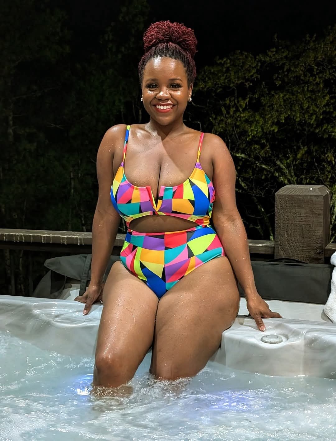 🌈Finding My True Colors 🌈

Once upon a time, my closet was filled with nothing but black and brown. Safe colors. Colors that didn&rsquo;t really speak to who I am deep down.
It wasn&rsquo;t until I started thrifting &mdash; learning how to piece to