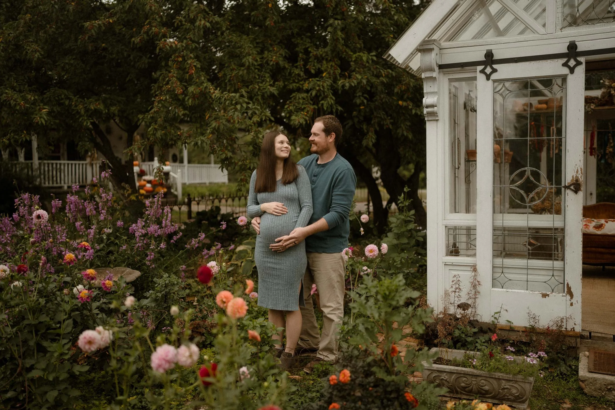 ivory-horse-films-family-maternity-garden.jpg