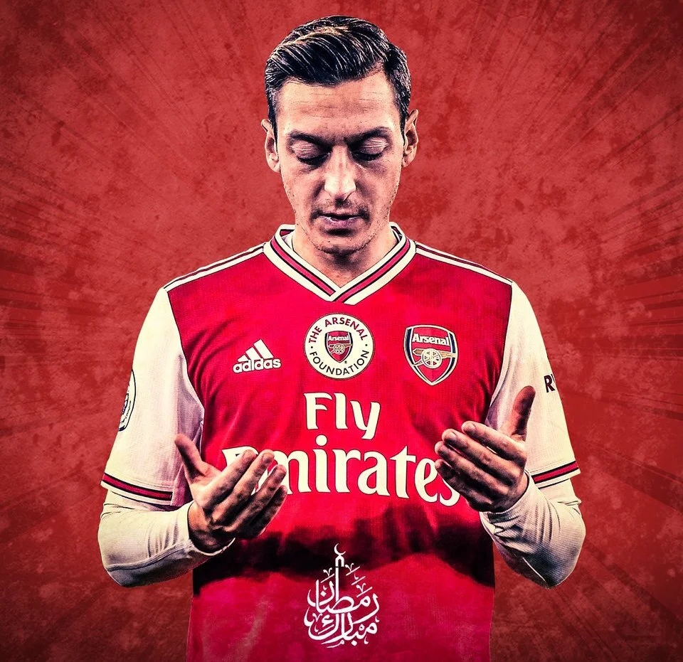 Özil: Islam, militancia y destierro