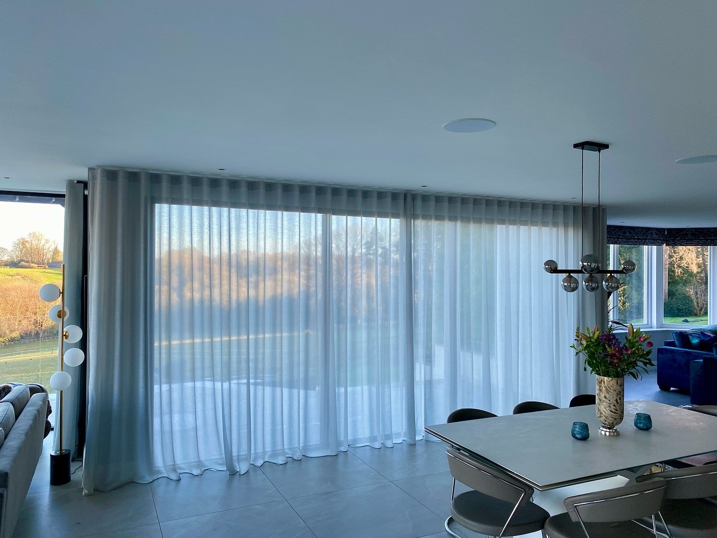 Sheer curtains for Sliding or Bifold doors.
#sheercurtains #interiordesign #livingroomdecor #silentgliss