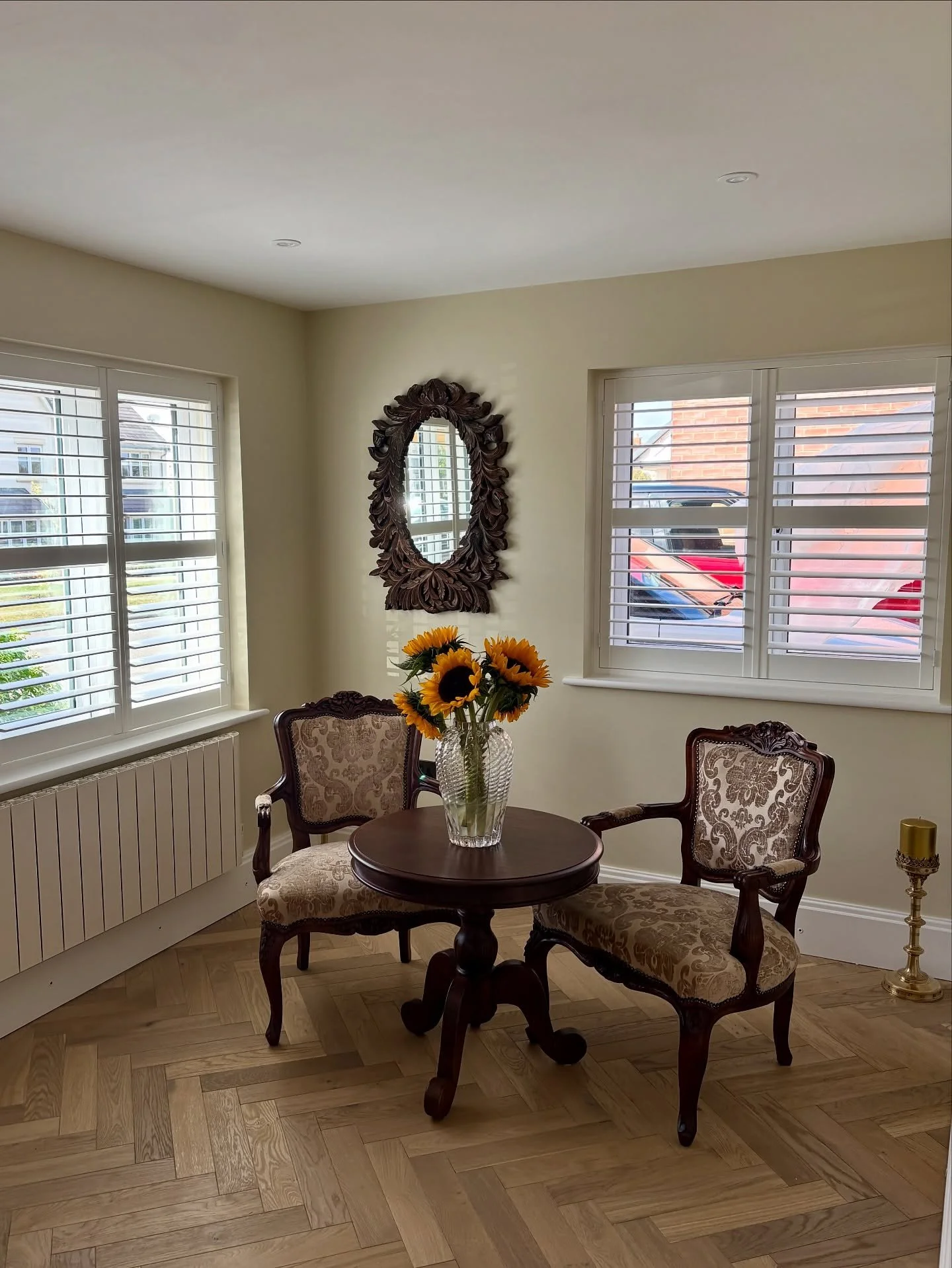 &bull; Wood shutters,
&bull; 76mm louvres,
&bull; pure white,
&bull; hidden tilt rod,
&bull; visible middle rail
#woodshutters #interiorideas #windowdressing #windowcoverings #plantationshutters