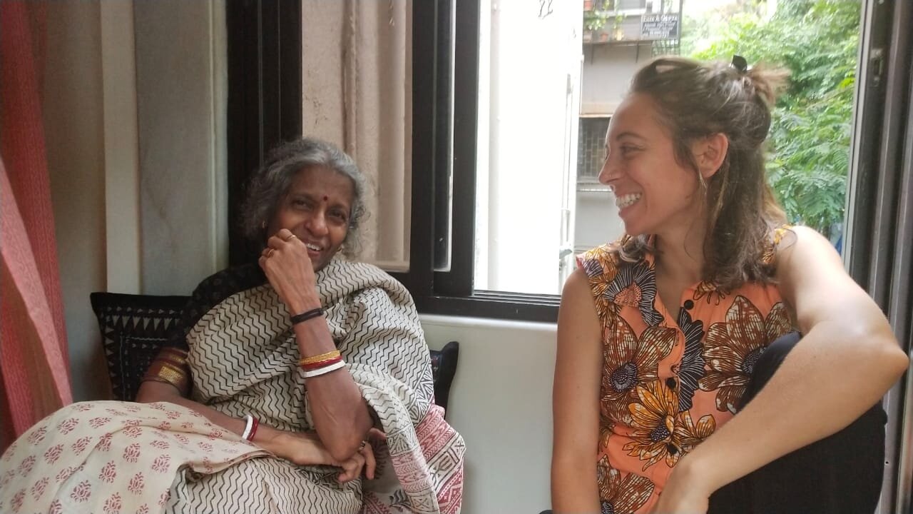 Meeting the neighborhood mama who reads Michelle Obama's "Becoming" and teaches English to children of all ages - Mumbai, India