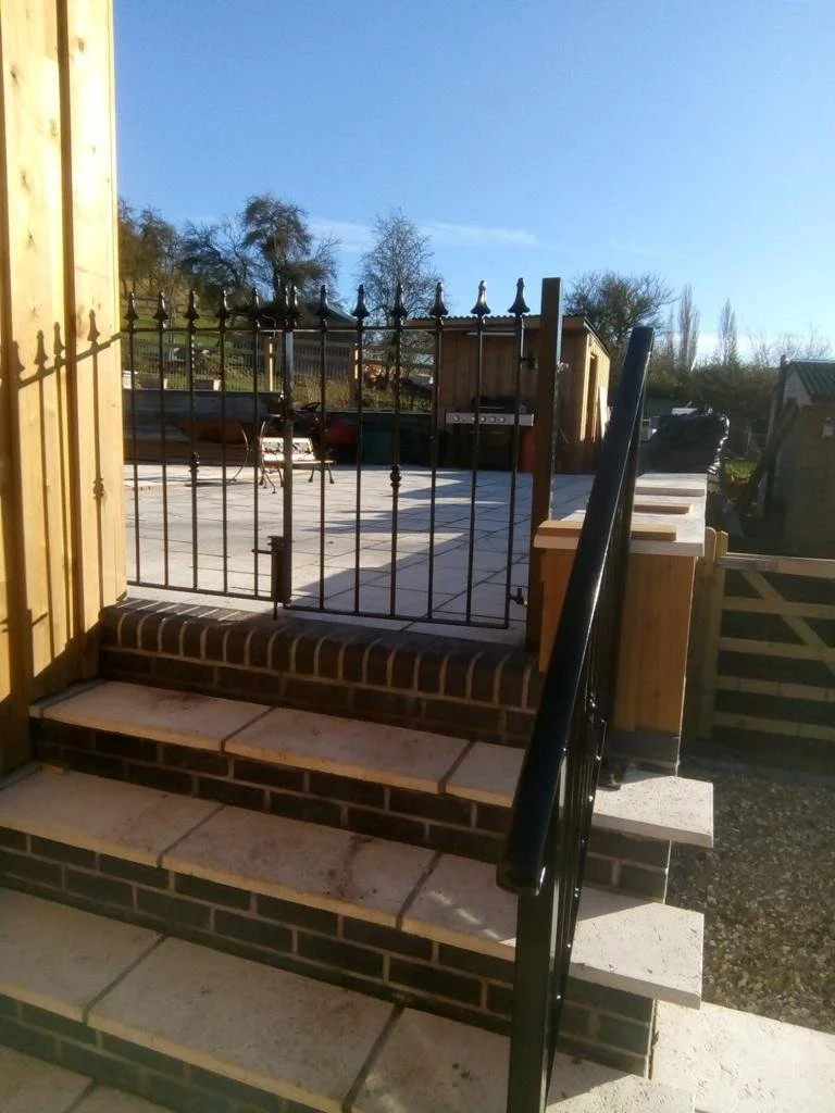 Steps to poolside from raised seating area