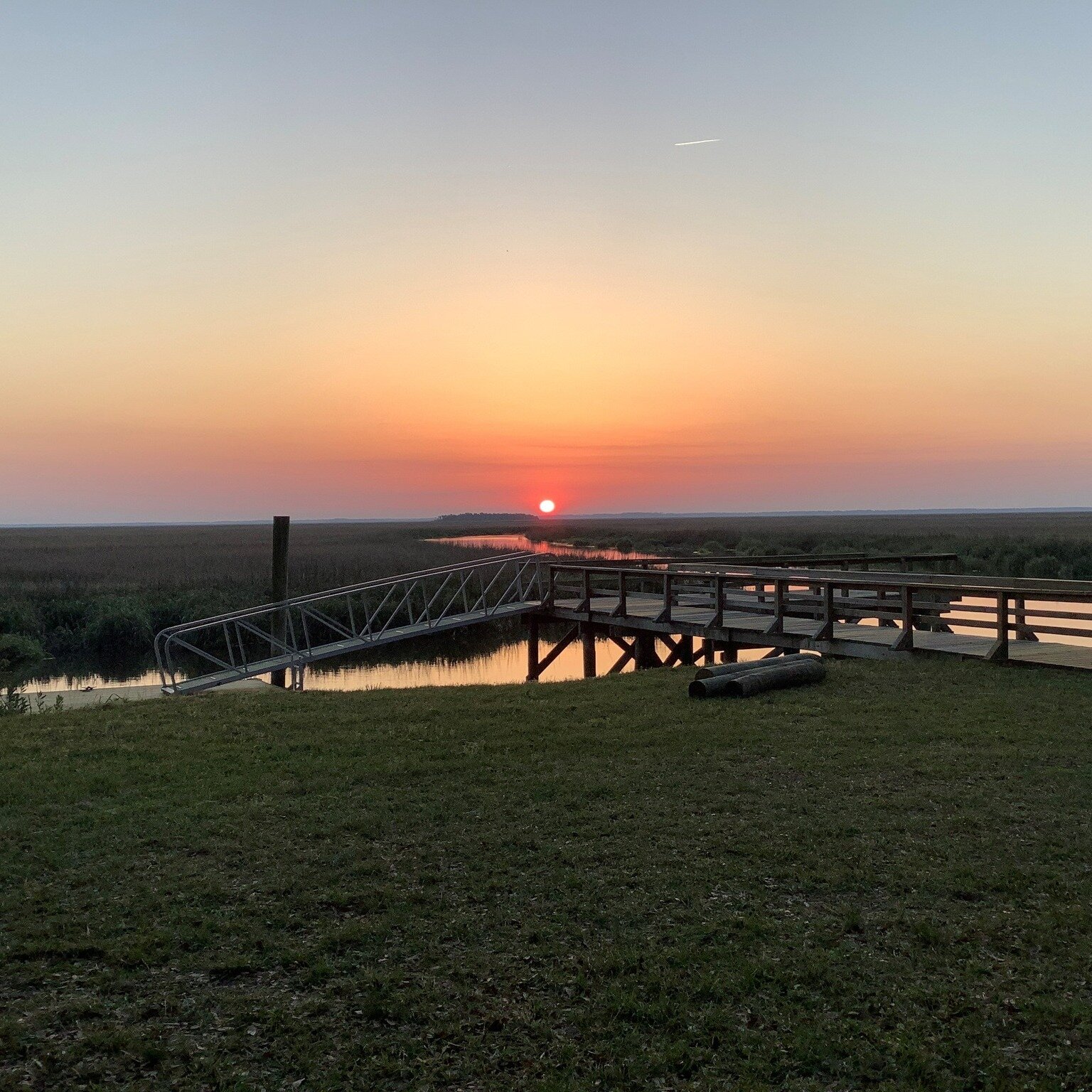 Nothing beats the early morning views around the farm ☕

Visit our website to see more photos or plan your next getaway on the coast!

#sunrise #dock #views #morningviews #morningmotivation #airbnb #vrbo #familyvacation #vacation #vacationhome #trave