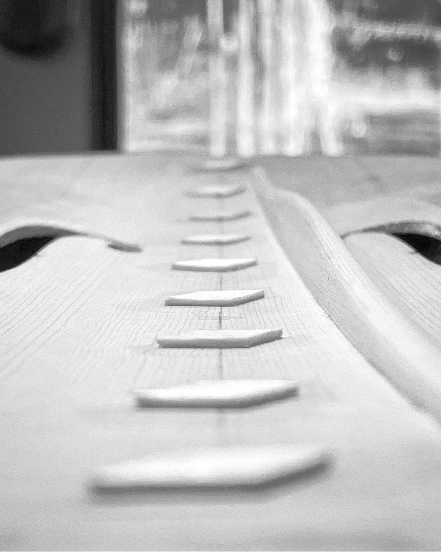 Not a huge fan of center cleats. However I will replace them if I remove them during a repair. If the original maker didn&rsquo;t rust their center seam, neither do I.

#Violinmaking #violin #whatsonyourbench #luthier #lutherie #violinmaker #fiddle #