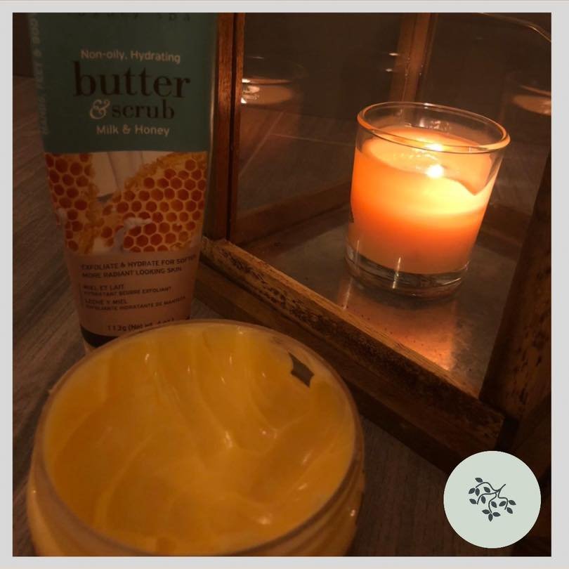 LUXURY MANICURE!✨
✨A facial for the hands!✨Using our nourishing cuccio spa range, you hands and nails get all the pampering they need. 
✨With a hand and cuticle soak, exfoliation, deep dermal mask and hand/arm massage. Finished with a polish is a per