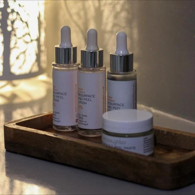 Resurface and peel treatment 
Using fruit acid, sodium bicarbonate and vitamin c , this peel transforms the complexion, eliminates dead cells, resurfaces, smoothes and brightens.
Great for acne, pigmentation and open or blocked pores🌿

#beauty #peel