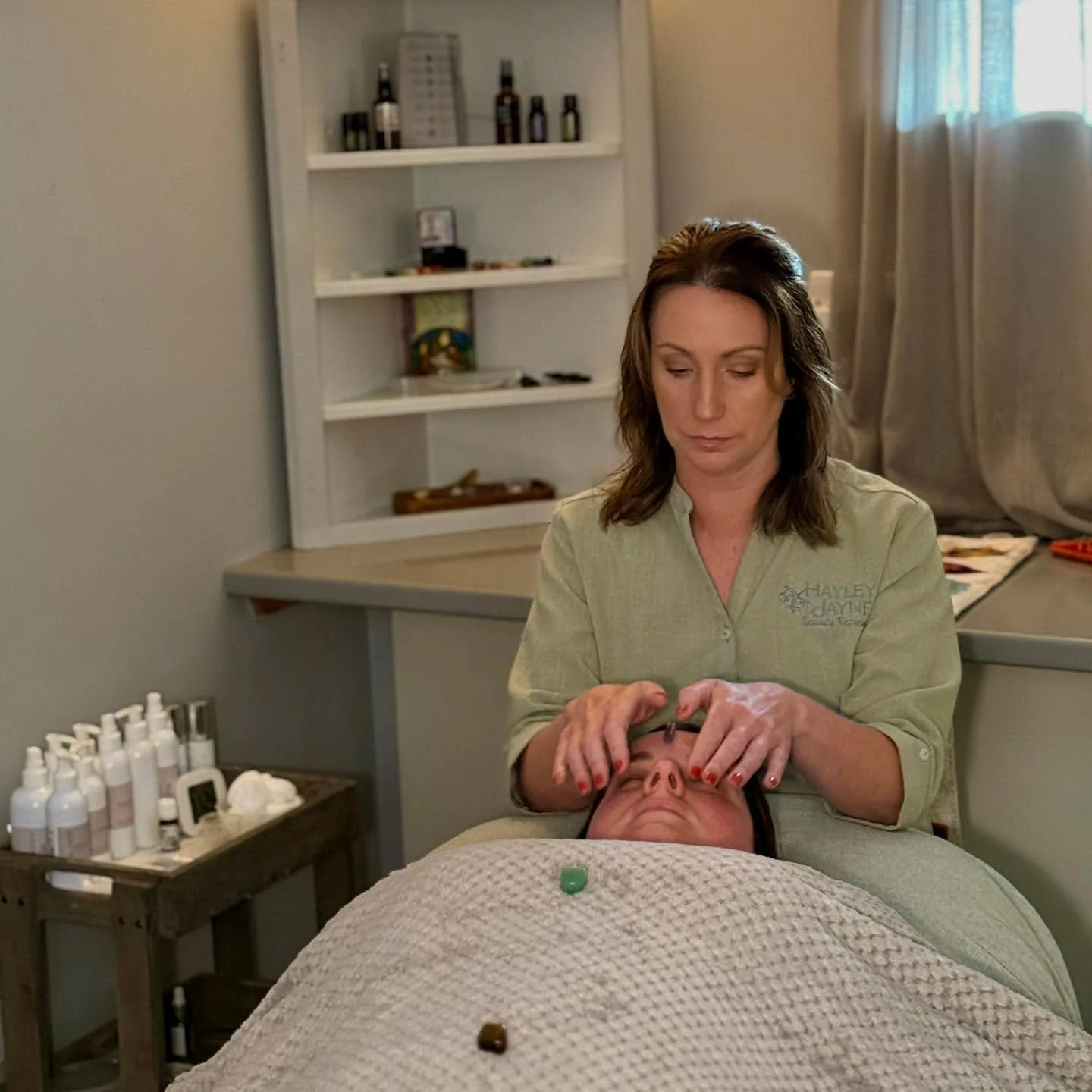 &ldquo;A healers power stems not from any special ability, but from maintaining the courage and awareness to embody and express the universal healing power that every human being naturally possesses&rdquo; 🌿

#reiki #reikihealing #crystalhealing #mi