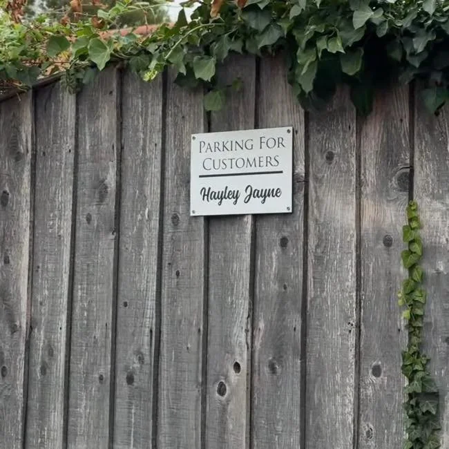 Reminder we have a few car parking spaces at the back of the retreat for your appointment! So you don&rsquo;t have to worry about finding somewhere to park, or leaving your car on the highstreet 
Alternatively we have the co op car park
We look forwa