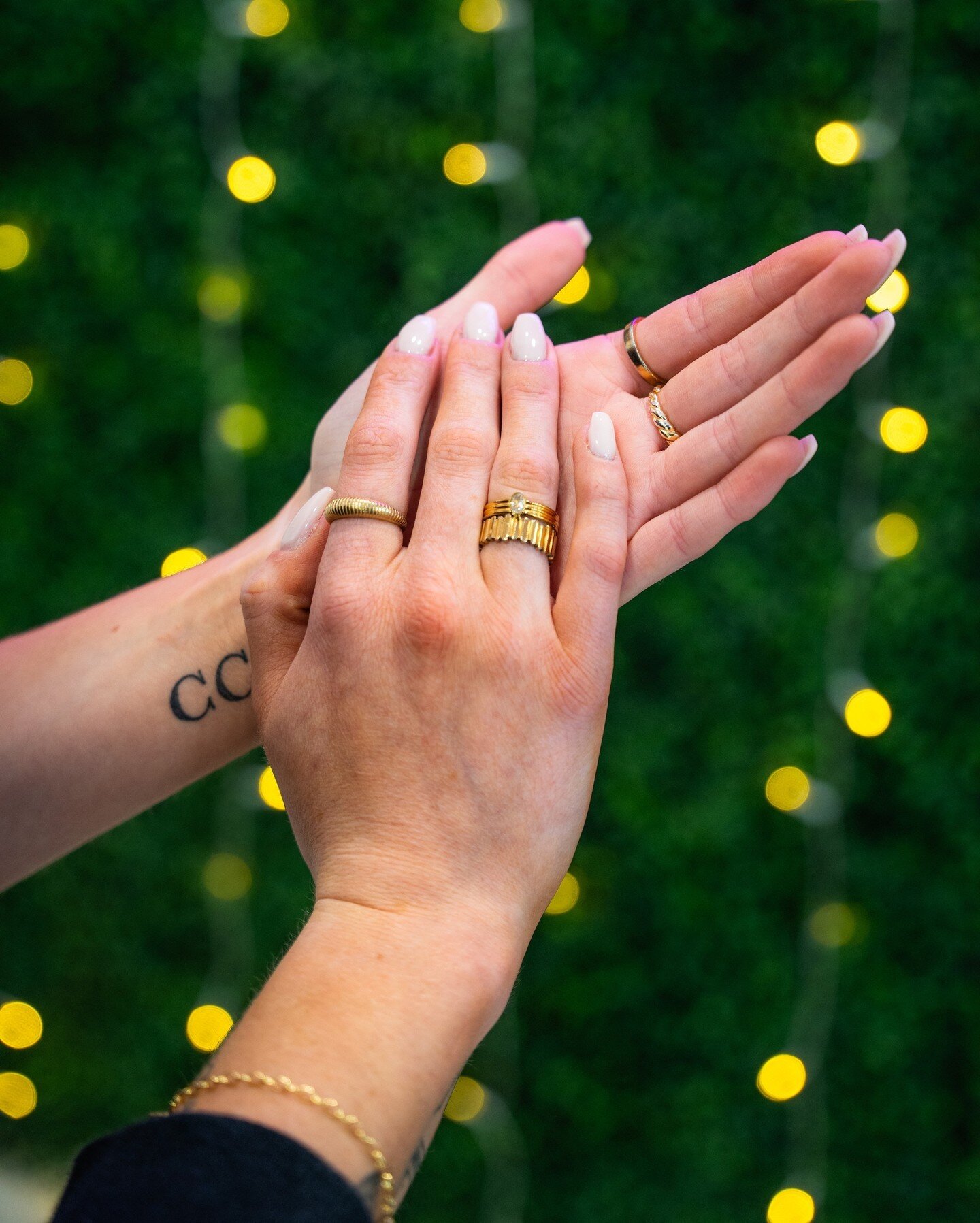 A neutral manicure can let your jewelry make a statement. ✨✨

Anyone else a ring fan here? 😍

#nailsalon #naillove #neutralmanicure #vtsalon #essexvt #perfectnailsbythu #manicure #nailcare #selfcare #styledwithkindness #perfectnailsandco #perfectnai