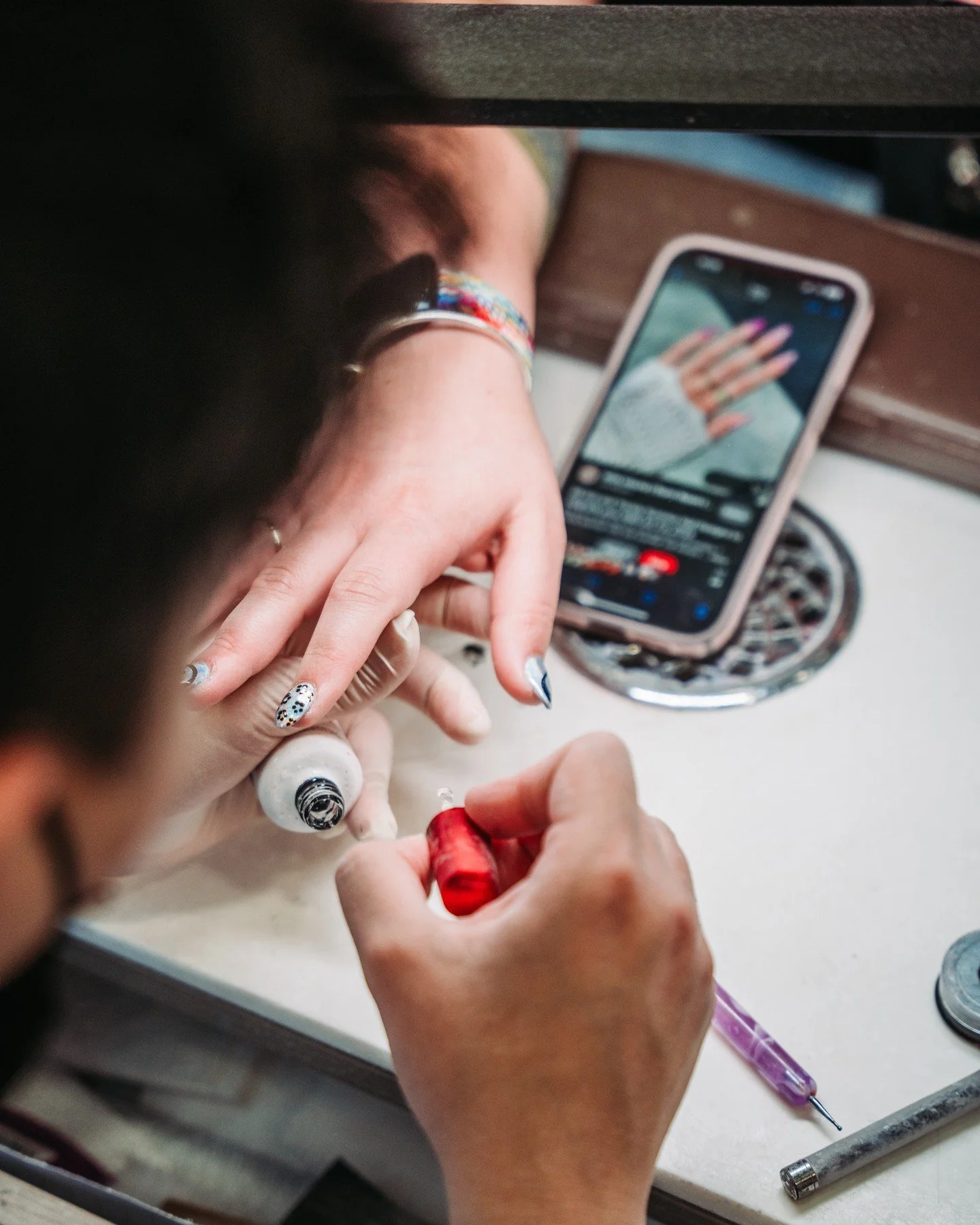 As nail techs, we love when clients show us visuals to describe what they are looking for! This helps everyone get on the same page, and we can make suggestions to help you achieve the results you want. 💓

#nailtechlife #nailtech #nailartist #nailte