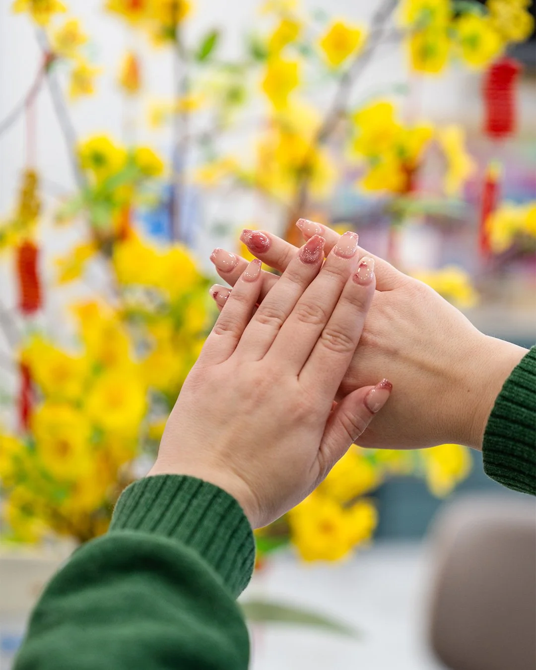 Hannah-Yellow-FLowers_01.jpg