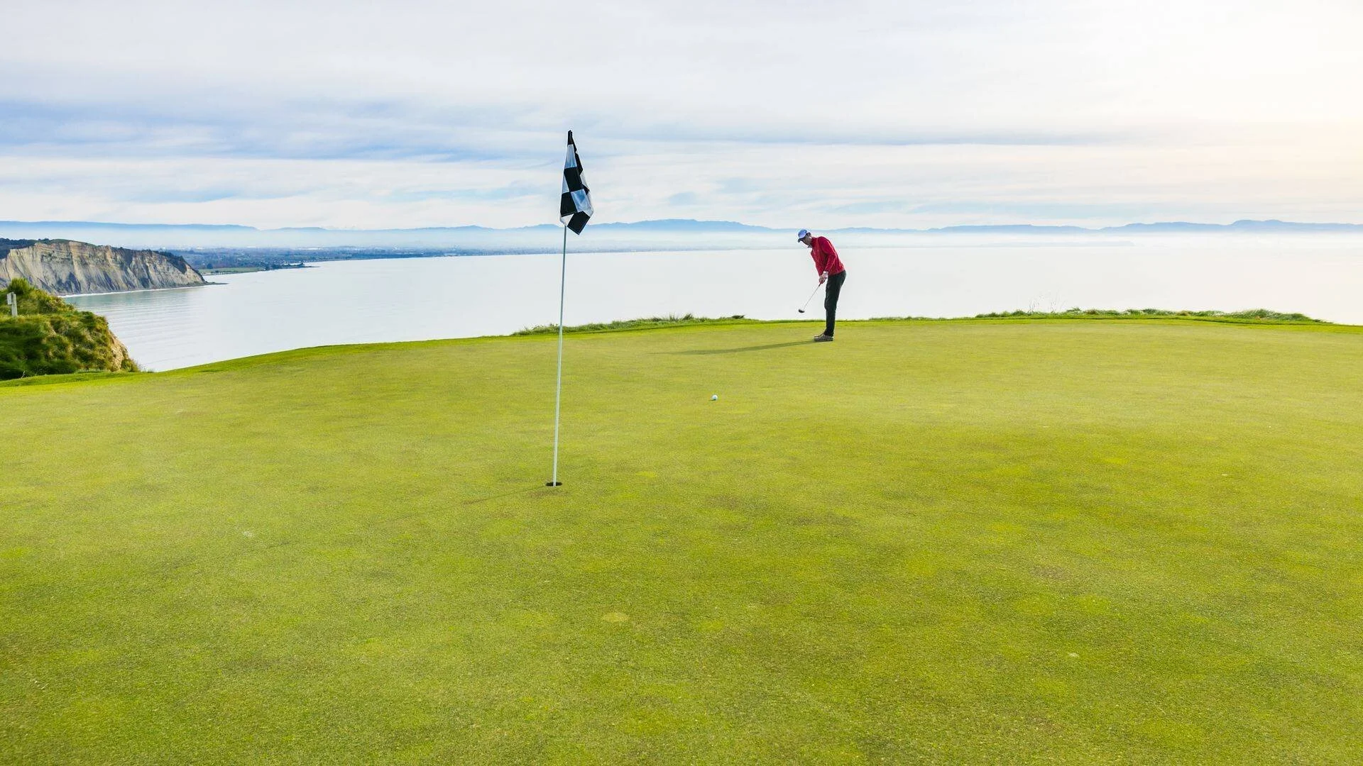 Cape Kidnappers 1 round 18 Holes with Cart