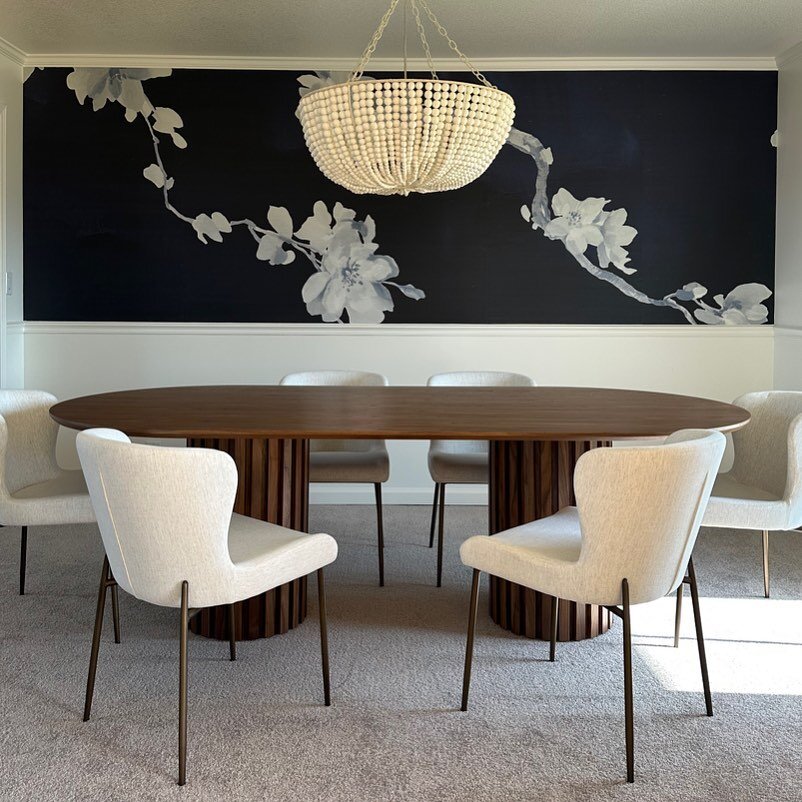 Partial install at our Lodi project #ninajizhardesign 

#diningroom #diningroomdesign #diningroomwallpaper #bayareainteriordesigner