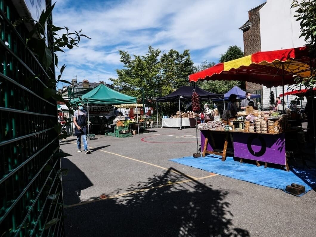 The gates are almost open and, yes! finnnally the summer rays are about to descend😍 See you 9am till 3pm to pick up your nourishments... then flop outside in it and enjoy you're sunny weekends ☀️☀️☀️ 

Updates: we have TWO new traders with us - @spr