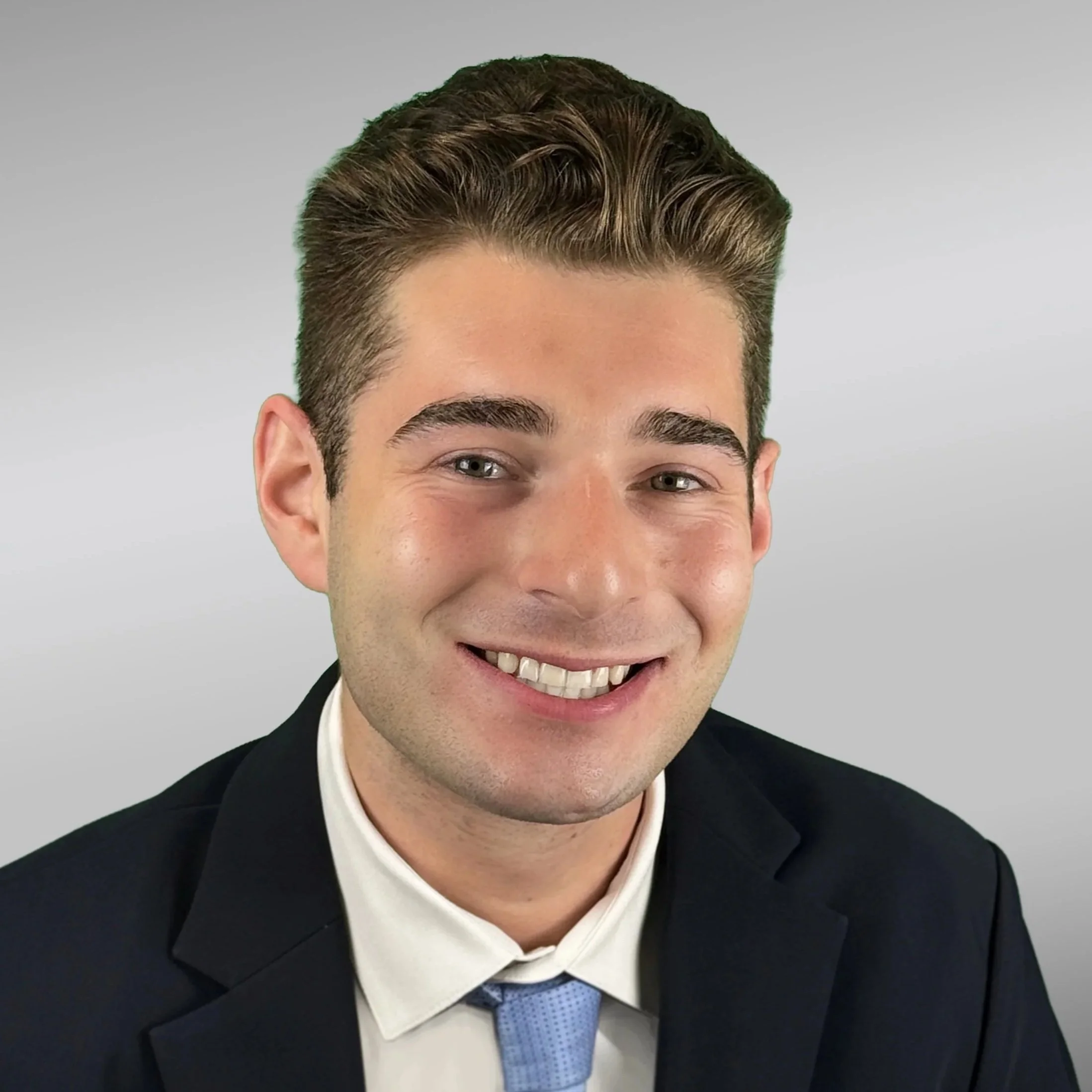Headshot image of Oliver Schachtman