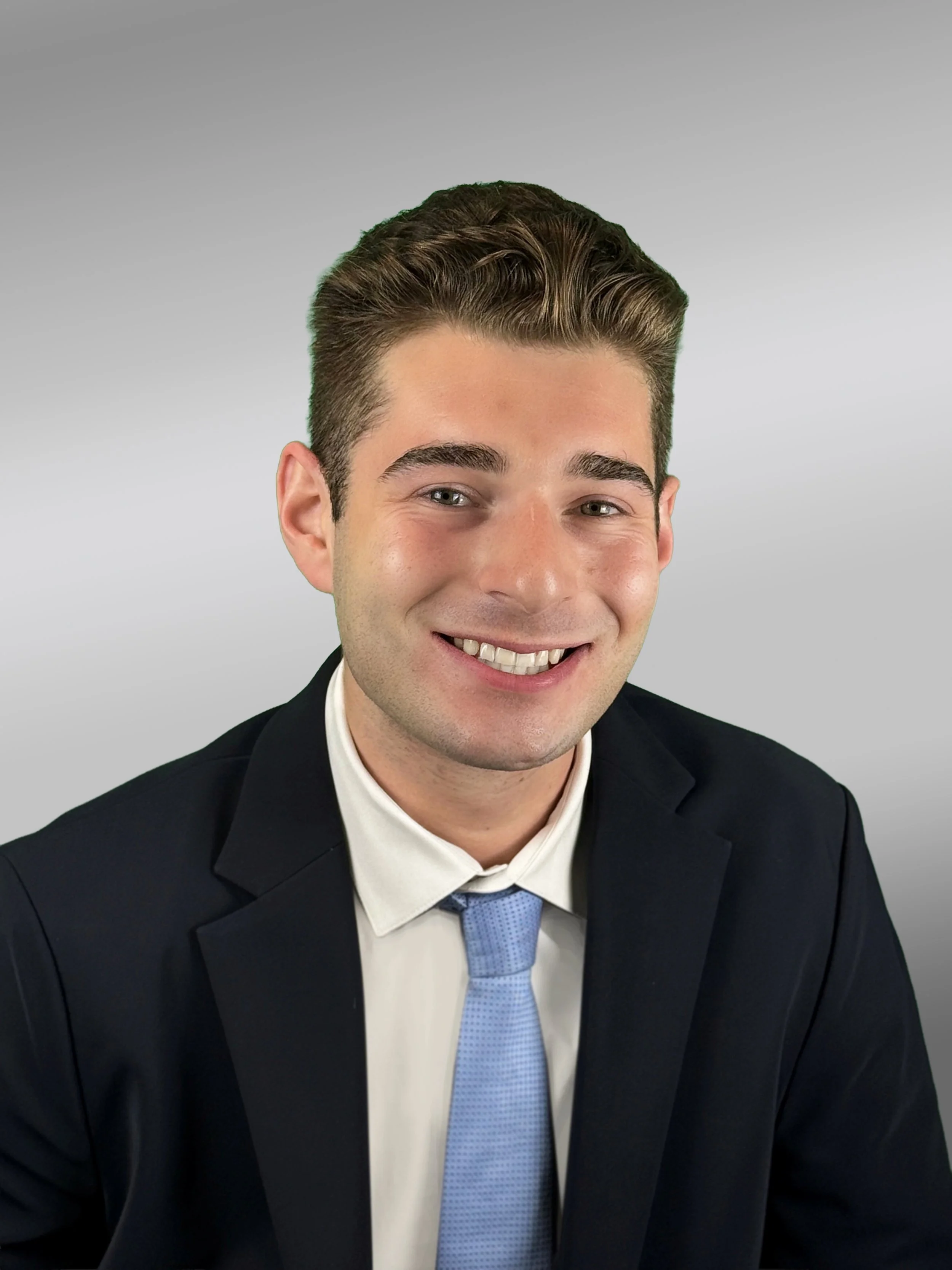 Headshot of Oliver Schachtman
