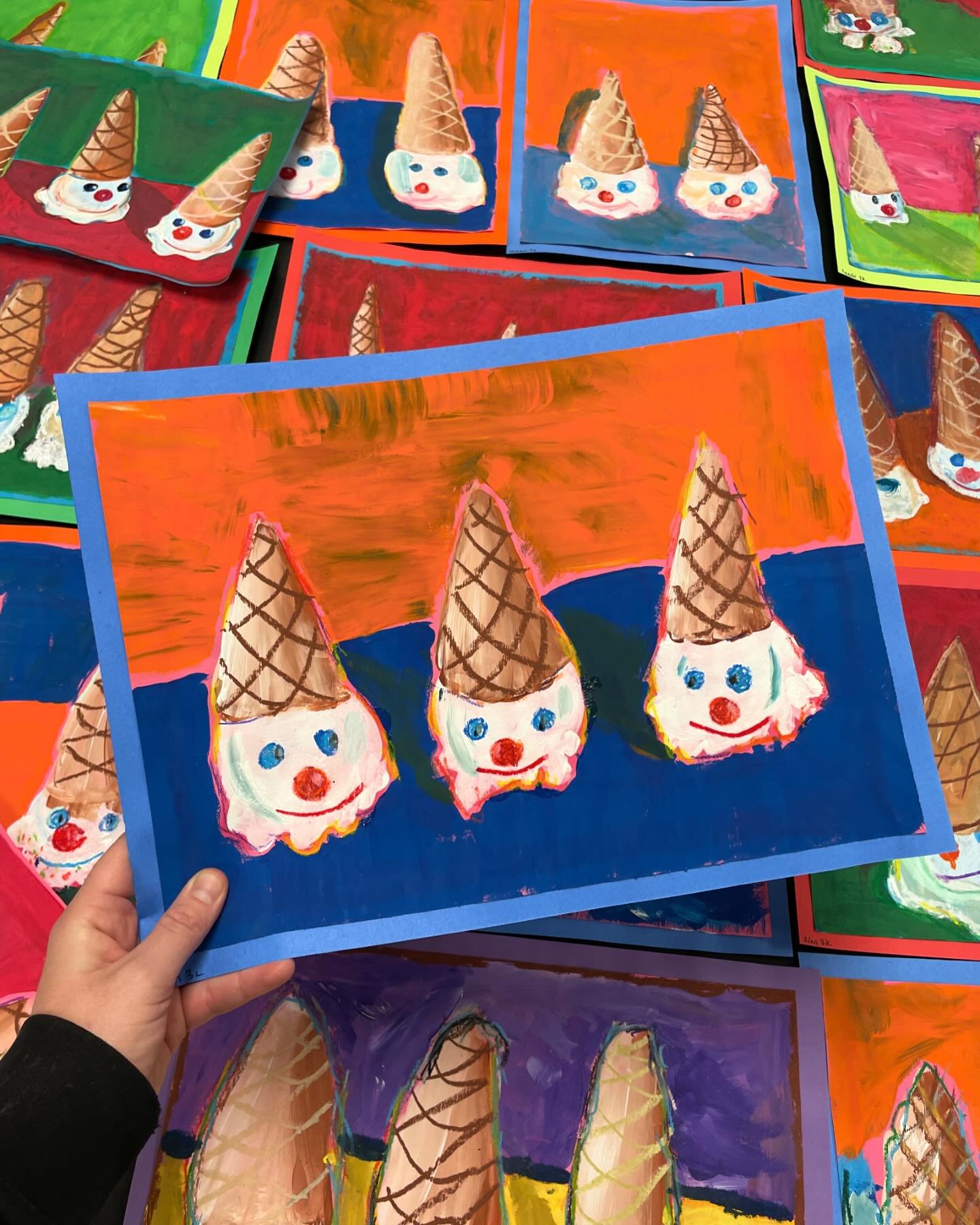 Complimentary 🍦 Cones! I loved @howgraythouart&rsquo;s Wayne Thiebaud project and had to do it with my 3rd graders. 

We made the ice cream scoops look shiny with the ModgePodge and the kids learned about the magic of complimentary colors! When they