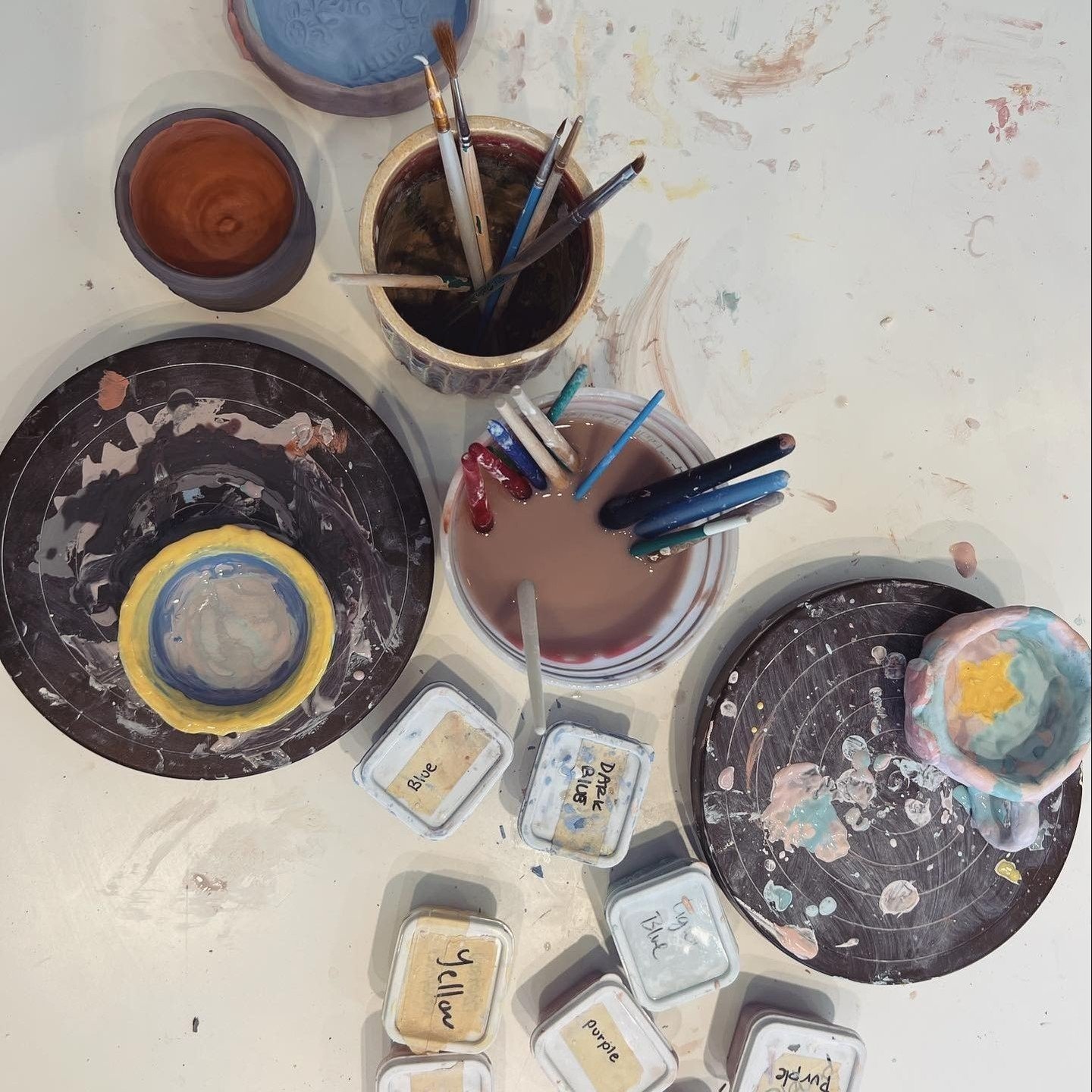 We are ARTime BARRO: Our mission is to create a space for mindfulness, wellness, and community through the art of pottery. Our studios are boutique and designed for comfort and serenity. 🌟