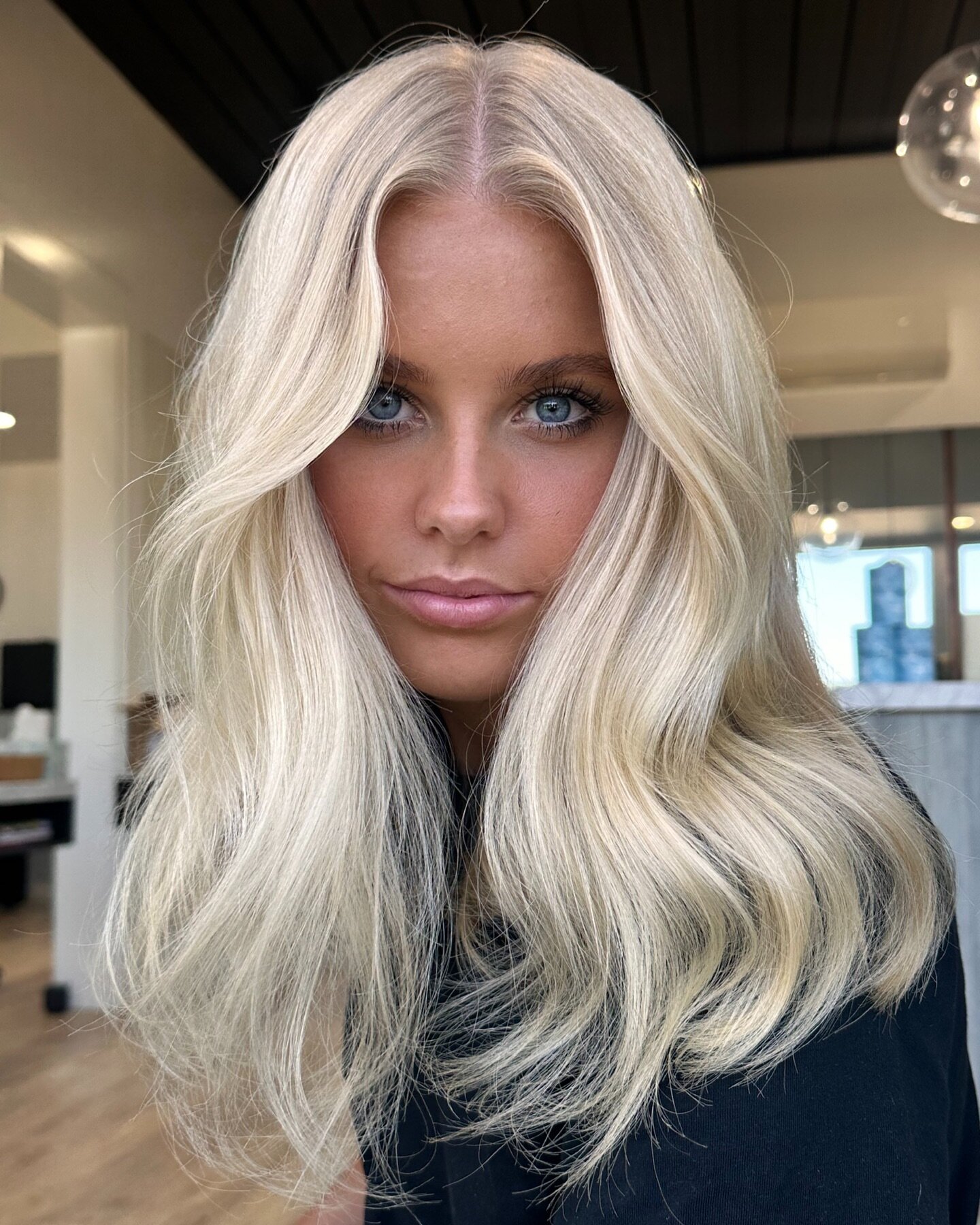 HOW FRESHD OES THIS BLONDE LOOK? 

We&rsquo;ll guess what , this is legit mostly her natural hair and hasn&rsquo;t been coloured in over a year !! Thanks to @kimberleyandcohairtorquay for creating a future proof colour! 

How friggen crazy is that !!