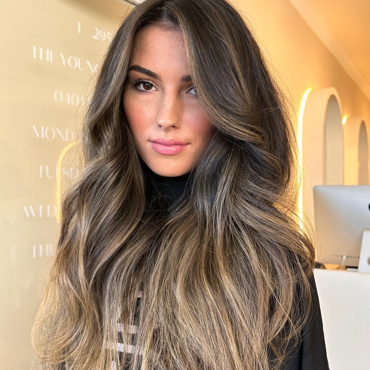 BRONDE BABY ! 

This stunning transformation! 

What&rsquo;s your guys thoughts ? 
-
-
-
#bronde #hair #hairtutorial #haireducation #hairfashion #redken #redkenobsessed #redkenshadeseq #hairgoals