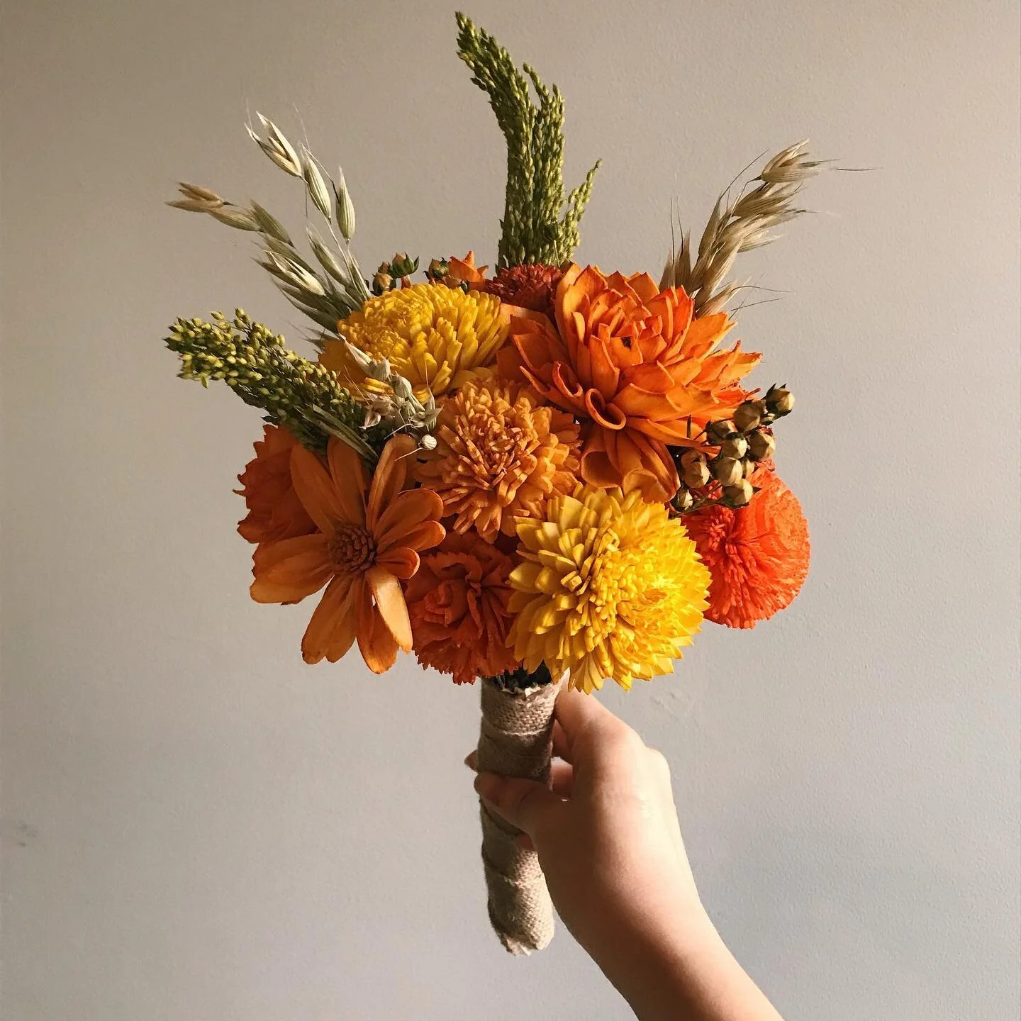 My lil orange &amp; yellow bb! Made custom for @rcosens 🌼
⠀⠀⠀⠀⠀⠀⠀⠀⠀
#solawoodflowers #woodflowers #tempuradesign  #quarantinecrafts #floraldesign