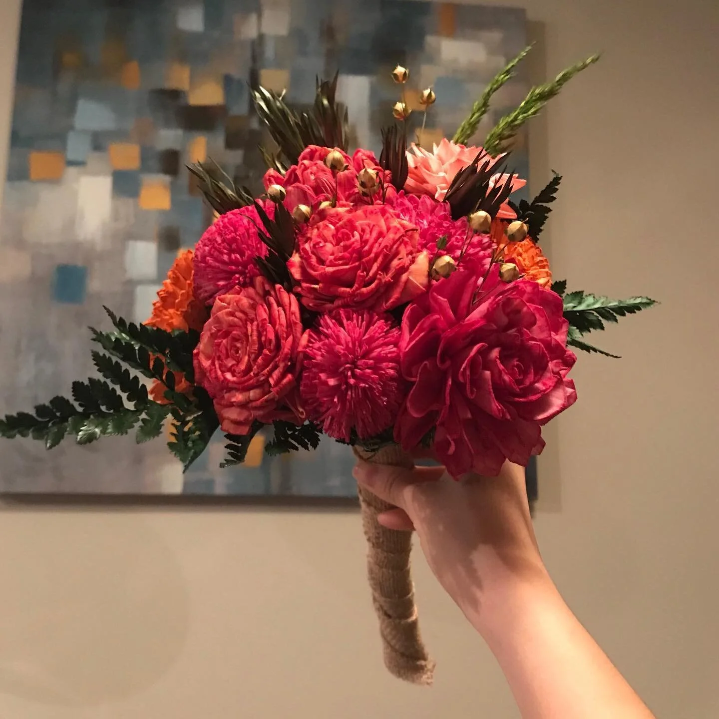 I like big blooms and I cannot lie 🌺🌸⠀⠀⠀⠀⠀⠀⠀⠀⠀
#bouquetsallday 
#solawoodflowers #woodflowers #quarantinecrafts #tempuradesign