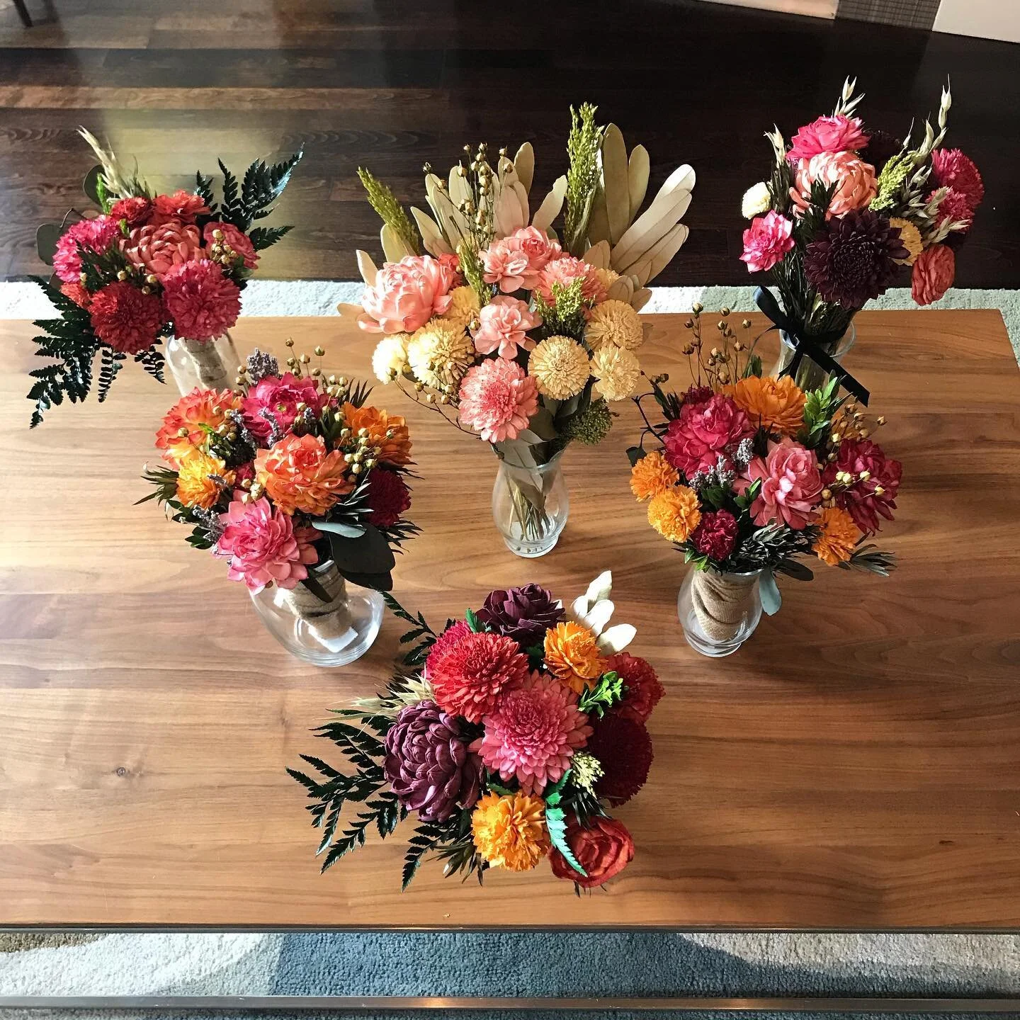 Ok ladies now let&rsquo;s get in formation ⠀⠀⠀⠀⠀⠀⠀⠀⠀
⠀⠀⠀⠀⠀⠀⠀⠀⠀
#solawoodflowers #woodflowers #quarantinecrafts #creativityxgigi #covidcrafting