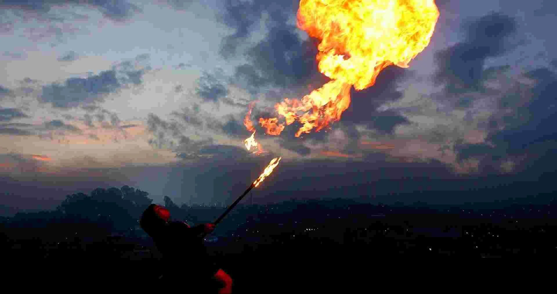 Photo 2 Lesli_Fire_Thumbnail_4K_Aspect_Ratio_no_vignette.jpg