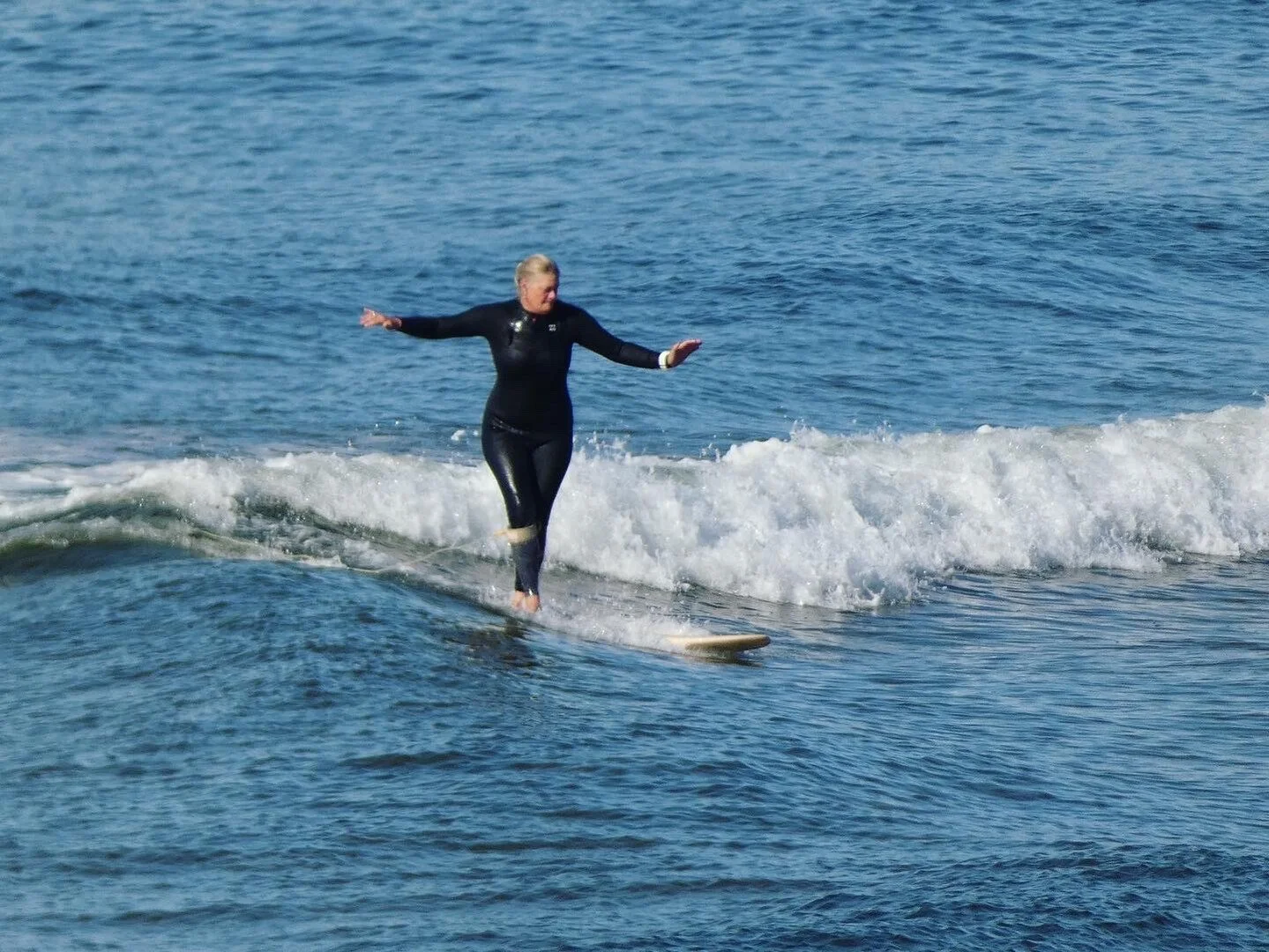 Lara_Phillips_Surf_Sisters.jpg