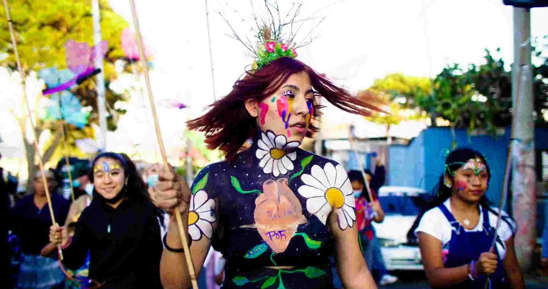 Photo 7 B041C147_Ana_procession_fashion.jpg