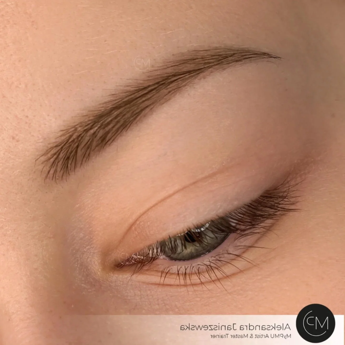 Abgeheilte Powder Brows – natürliches Endergebnis