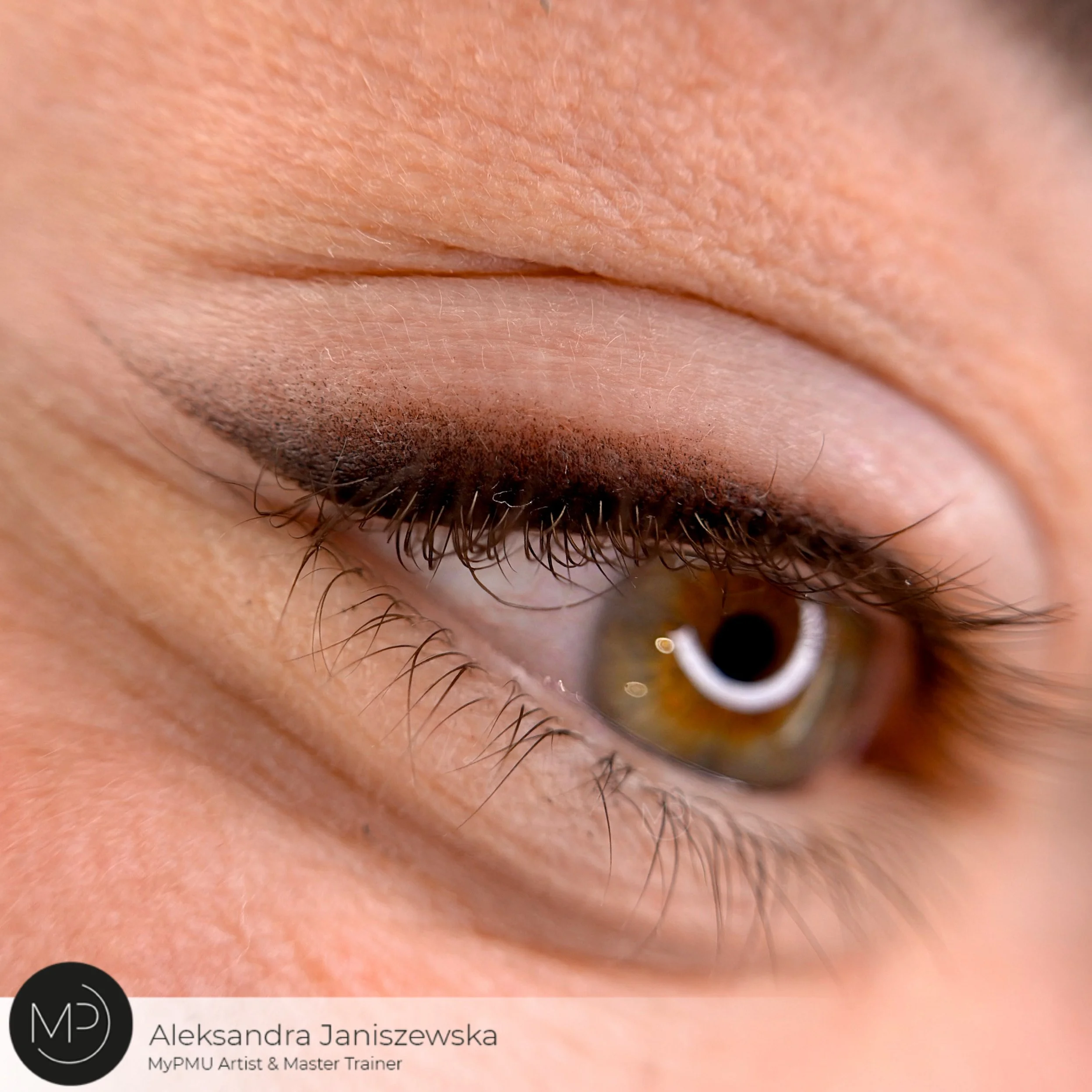 Schattierter Eyeliner – weicher Softliner-Effekt