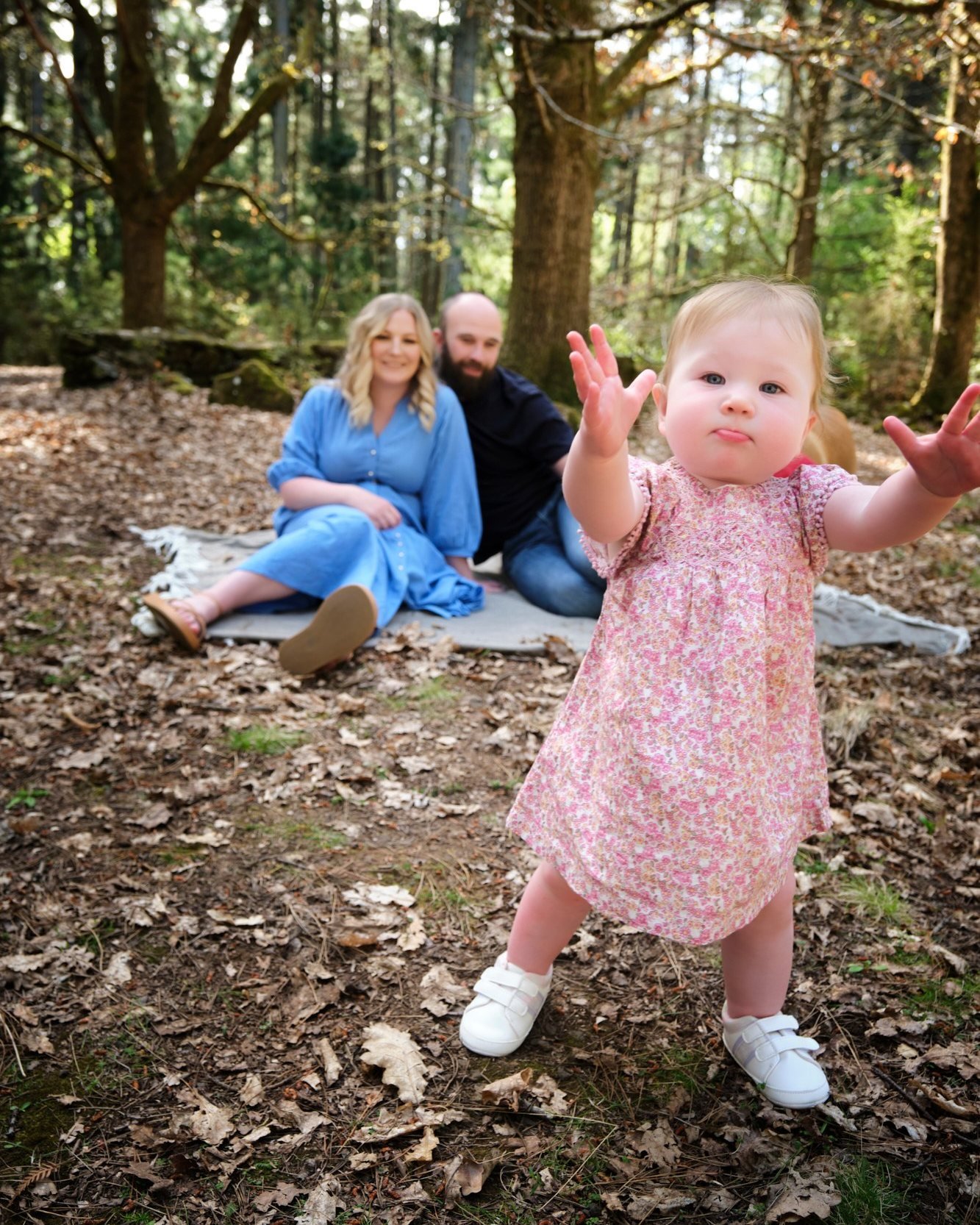 📸✨ Curious about what happens during a family photo session with me? Let's pull back the curtain! Here&rsquo;s a peek at what you can expect when we work together:

  Pre-Session Consultation: We kick things off with a coffee chat (either virtual or