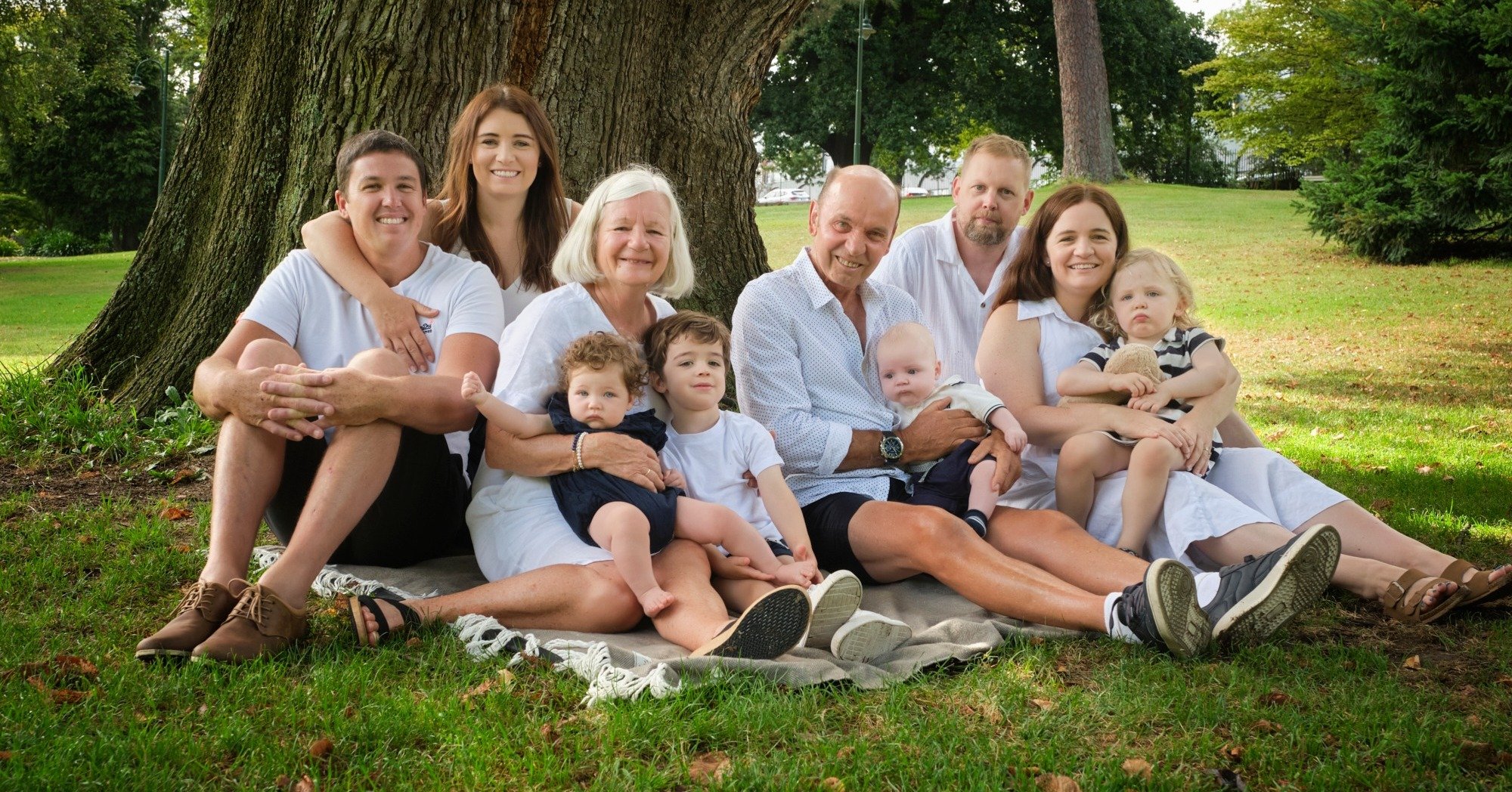 Family portraits aren&rsquo;t just for now &mdash; they&rsquo;re a gift for future generations. 📸 When your kids grow up, these photos will become a part of their history, a tangible connection to their past. Let&rsquo;s create a legacy together.